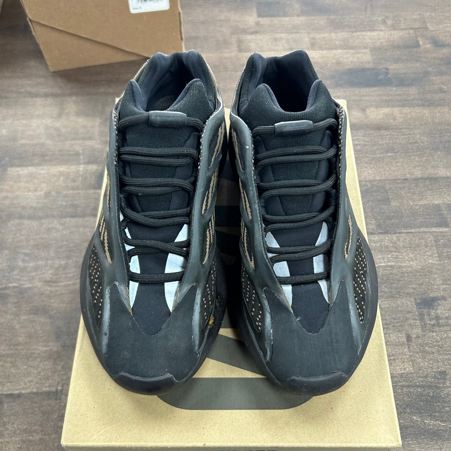 Clay Brown adidas Yeezy 700 V3 (USED)