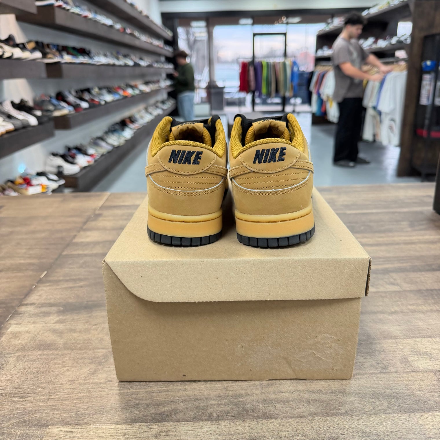 Nike Dunk Low Retro SE Wheat Gum (US 8) (USED,No Box)