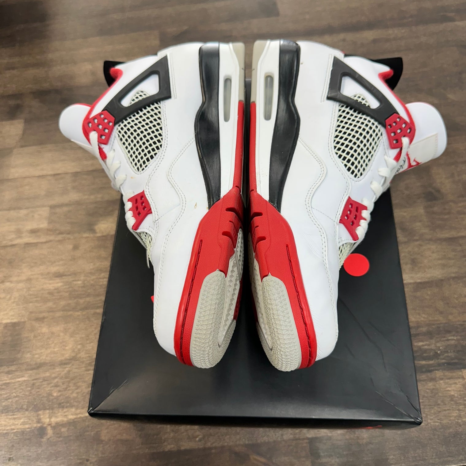 Fire Red Jordan 4 (USED)