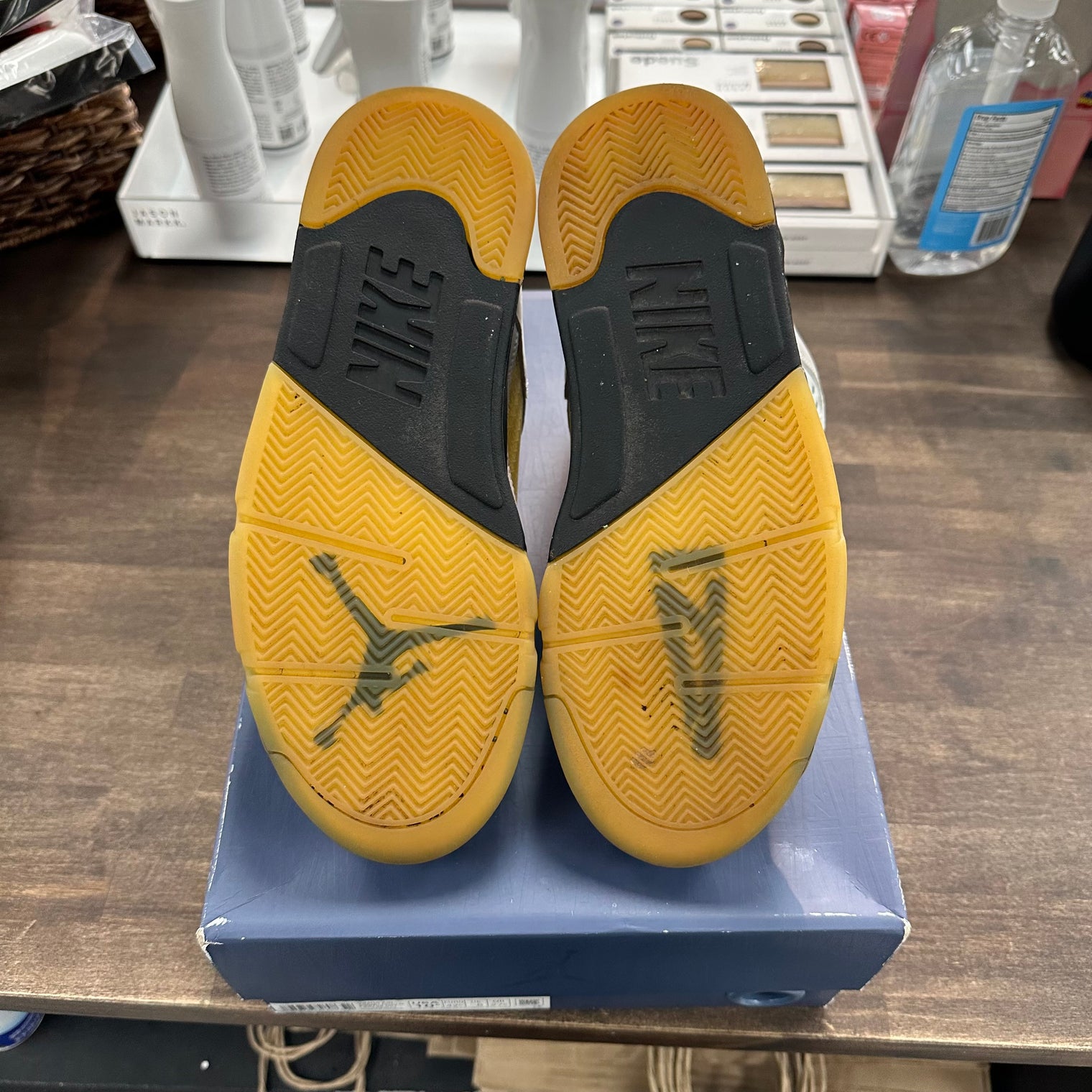 A Ma Maniere Jordan 5 Dawn (USED)