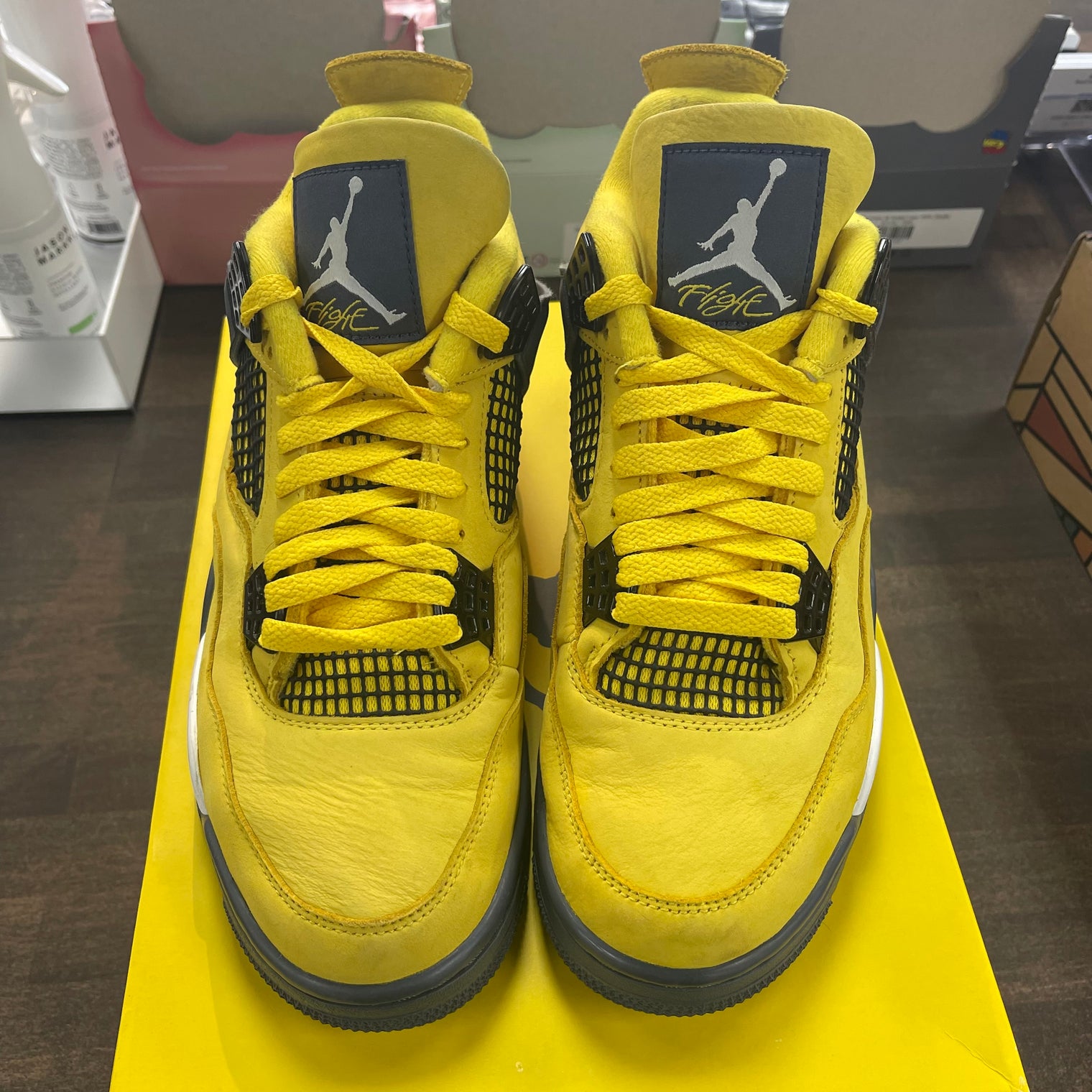 Lightning Jordan 4 (USED)
