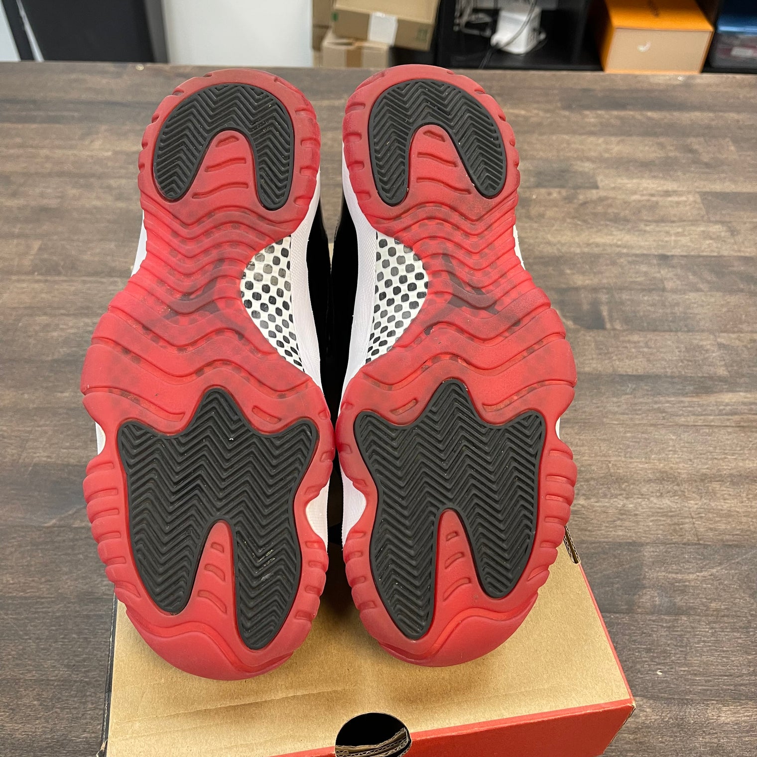Bred Jordan 11 (2019) (USED)