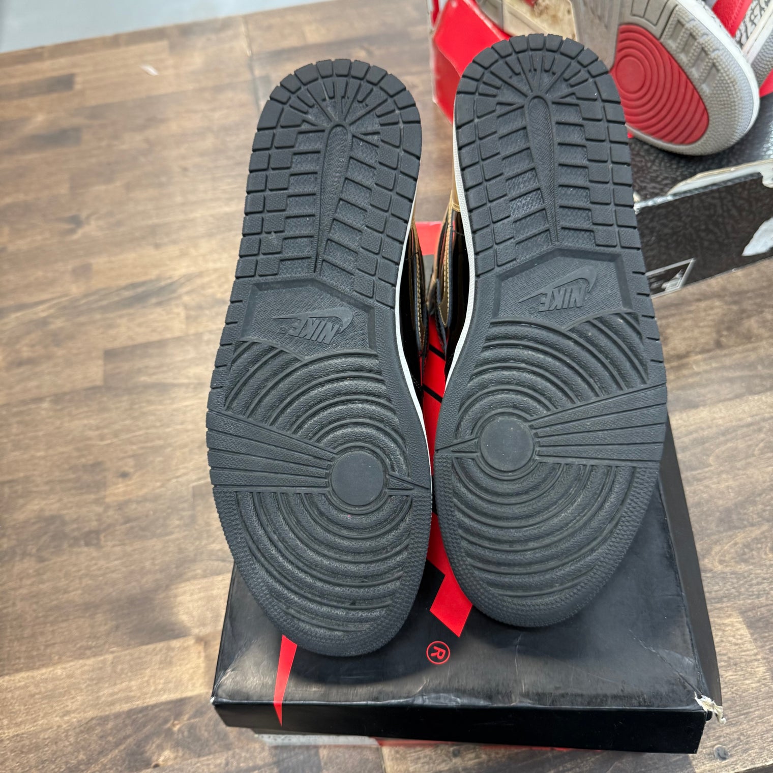 Patent Gold Jordan 1 High (USED)