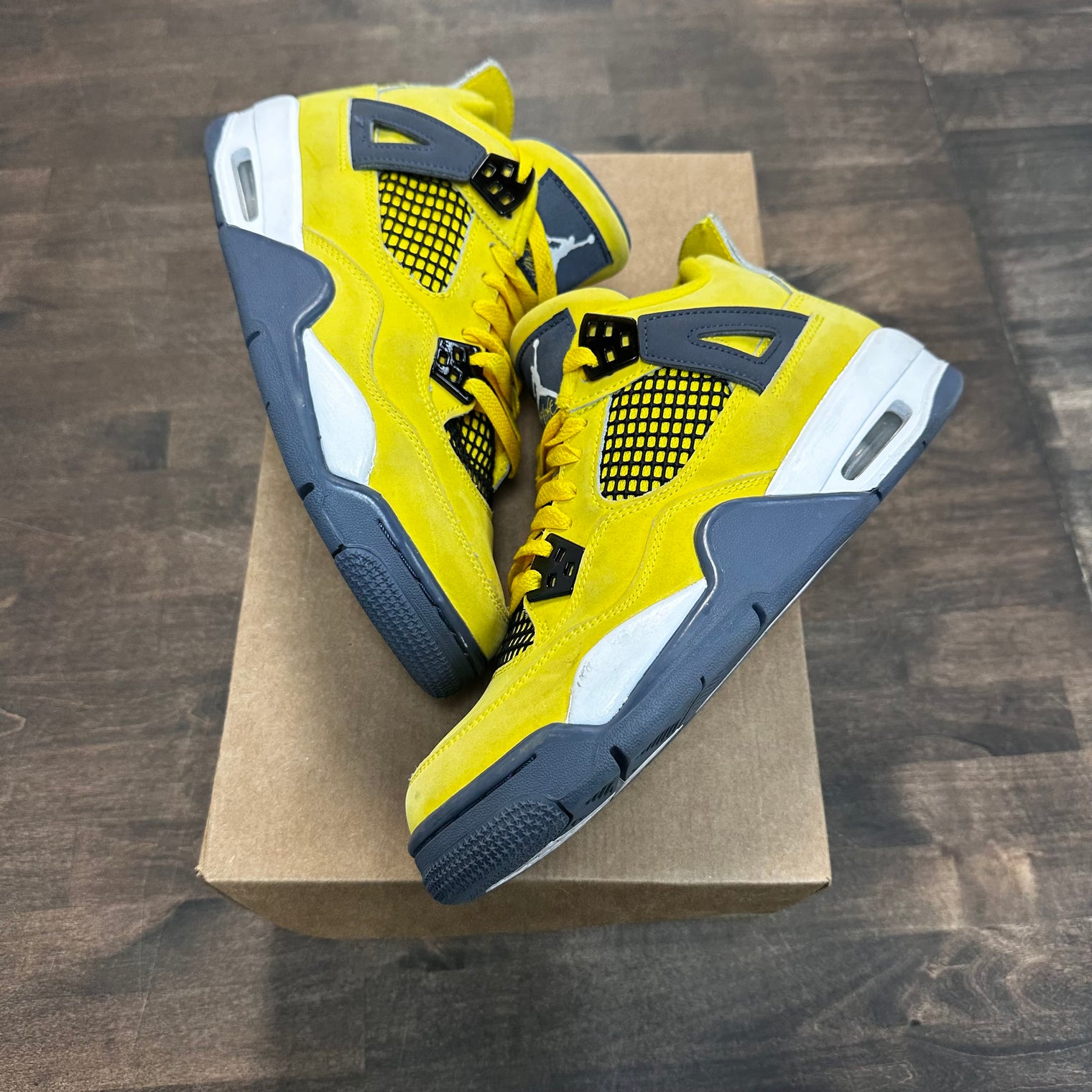 Lightning Jordan 4 (USED,No Box)