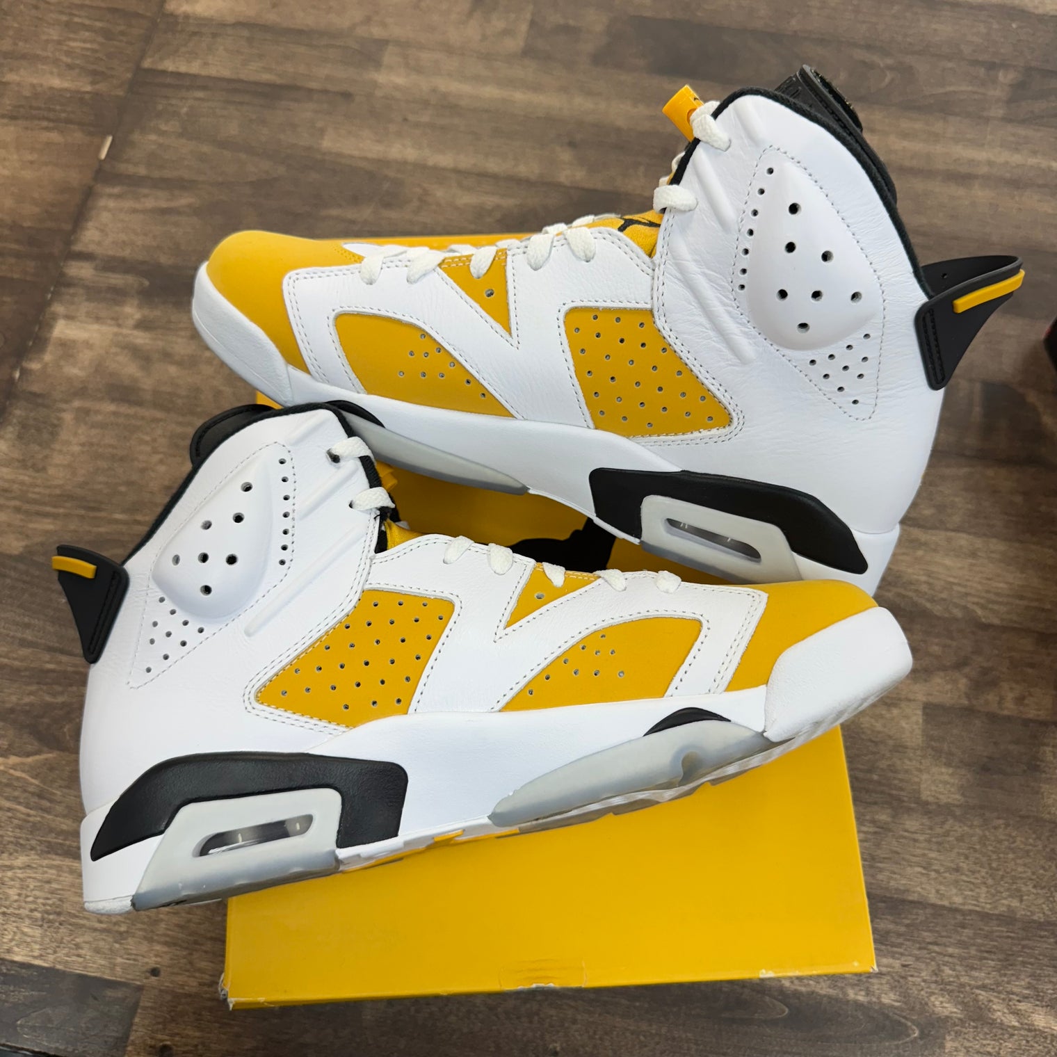 Ochre Jordan 6 Retro (USED)