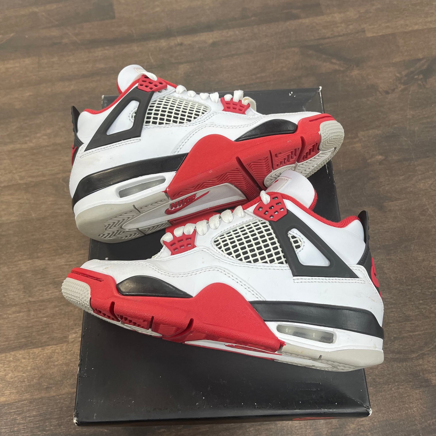 Fire Red Jordan 4 (USED)