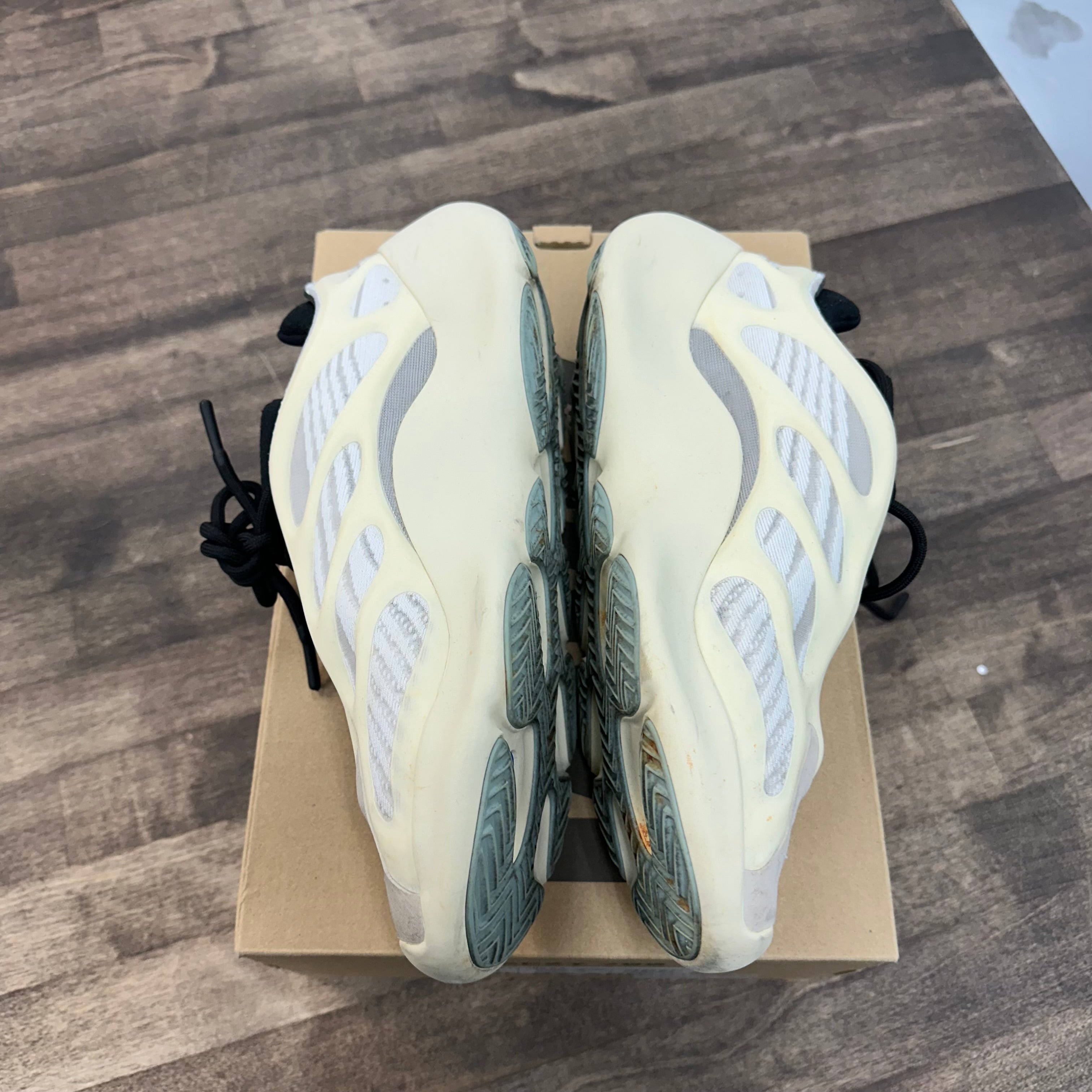adidas Yeezy 700 V3 Azael Size 10 (Pre-Owned)