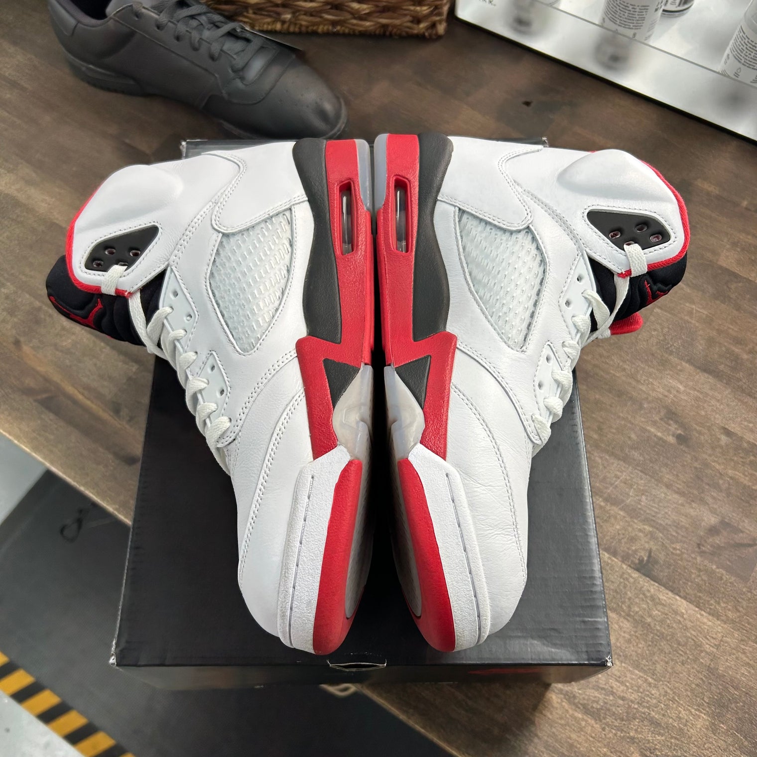 Fire Red Black Tongue Jordan 5 (USED)