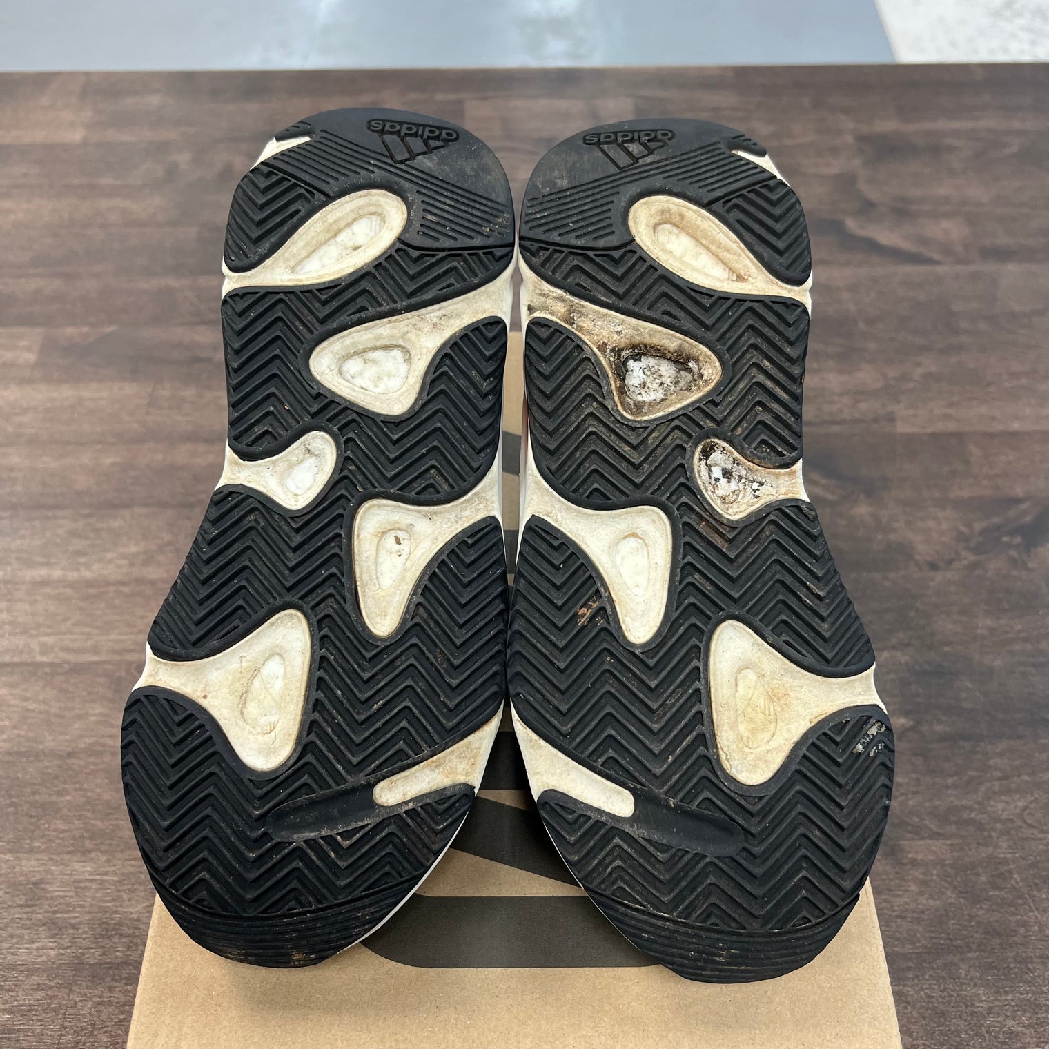 Waverunner Yeezy 700 (USED)