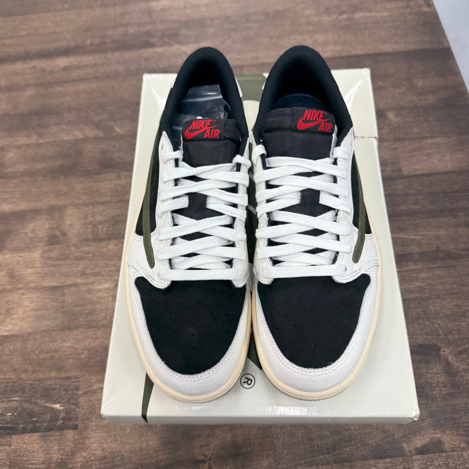 (W) Olive Travis Scott Jordan 1 Low OG (USED)