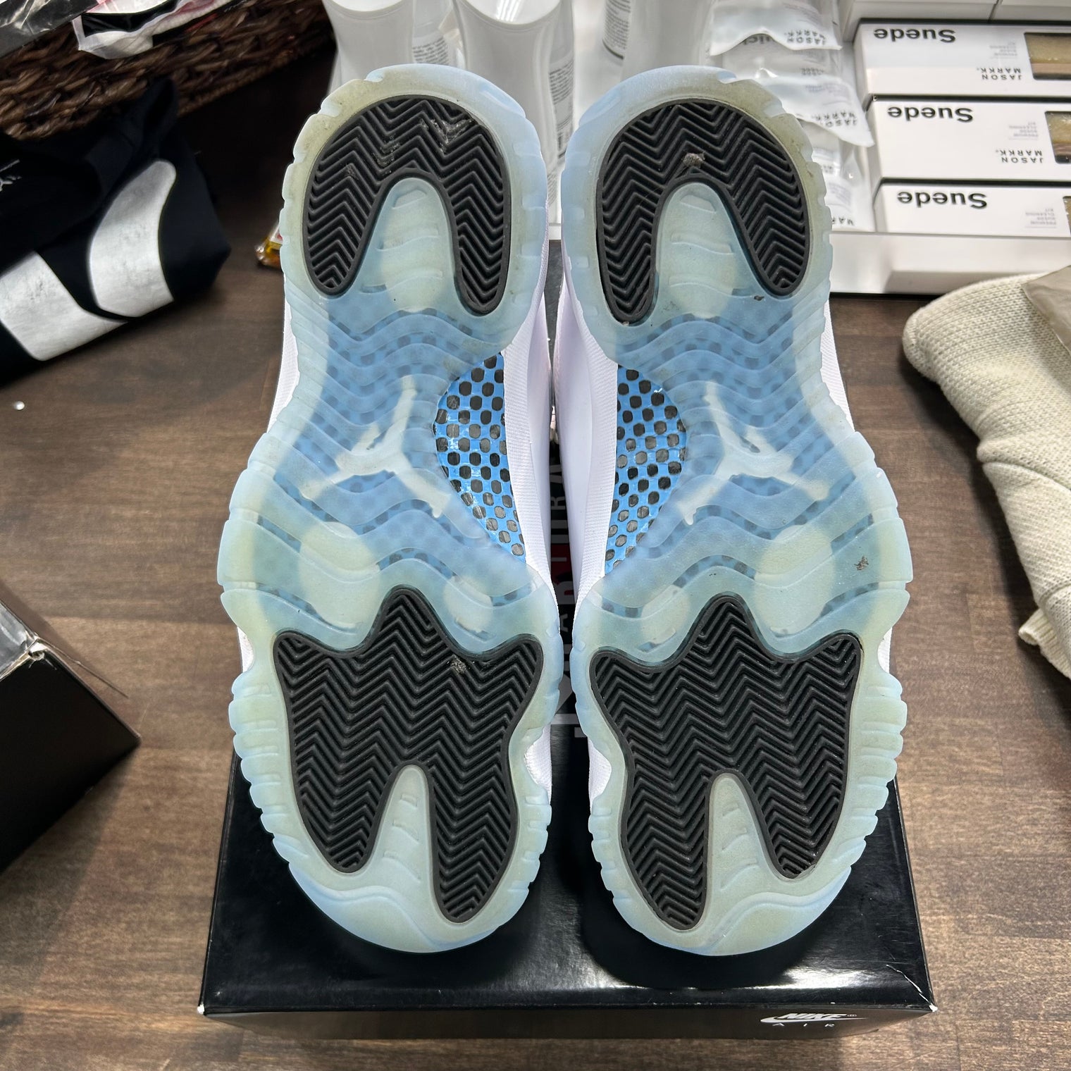 Legend Blue Jordan 11 2024 (USED)