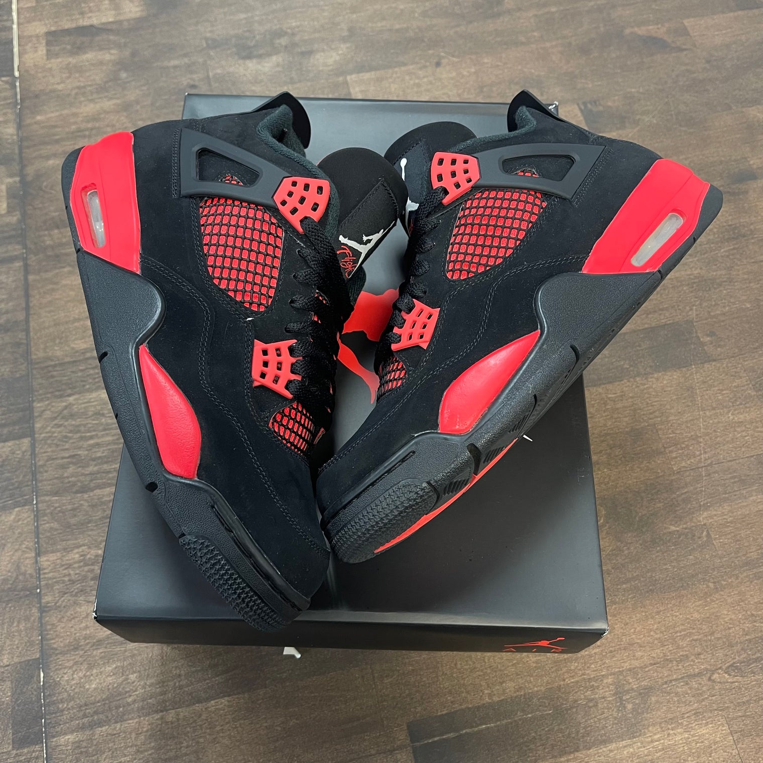Red Thunder Jordan 4 (USED)