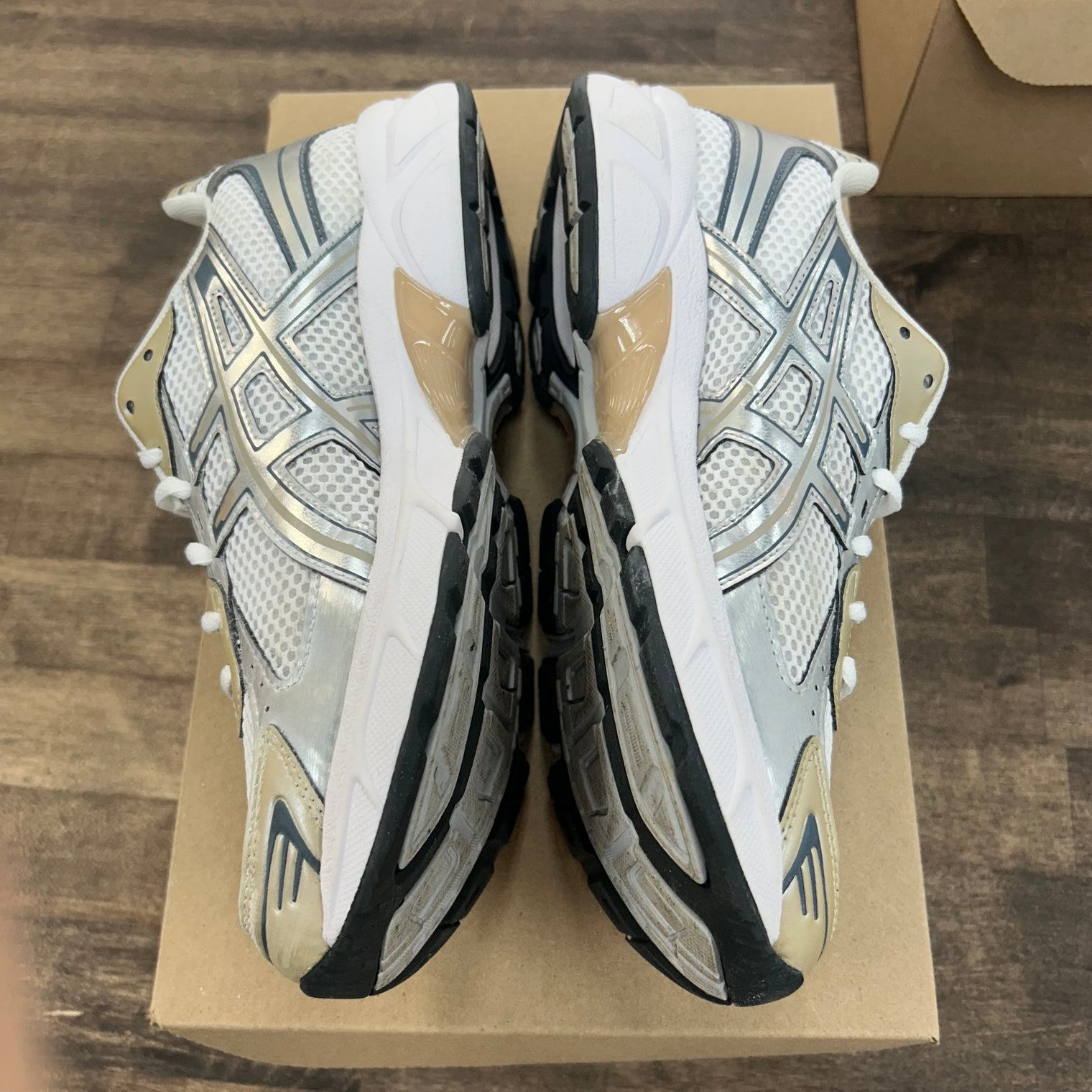 White Wood Crepe ASICS Gel-1130 (USED,No Box)