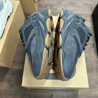 Utility Black Yeezy 700 (USED)