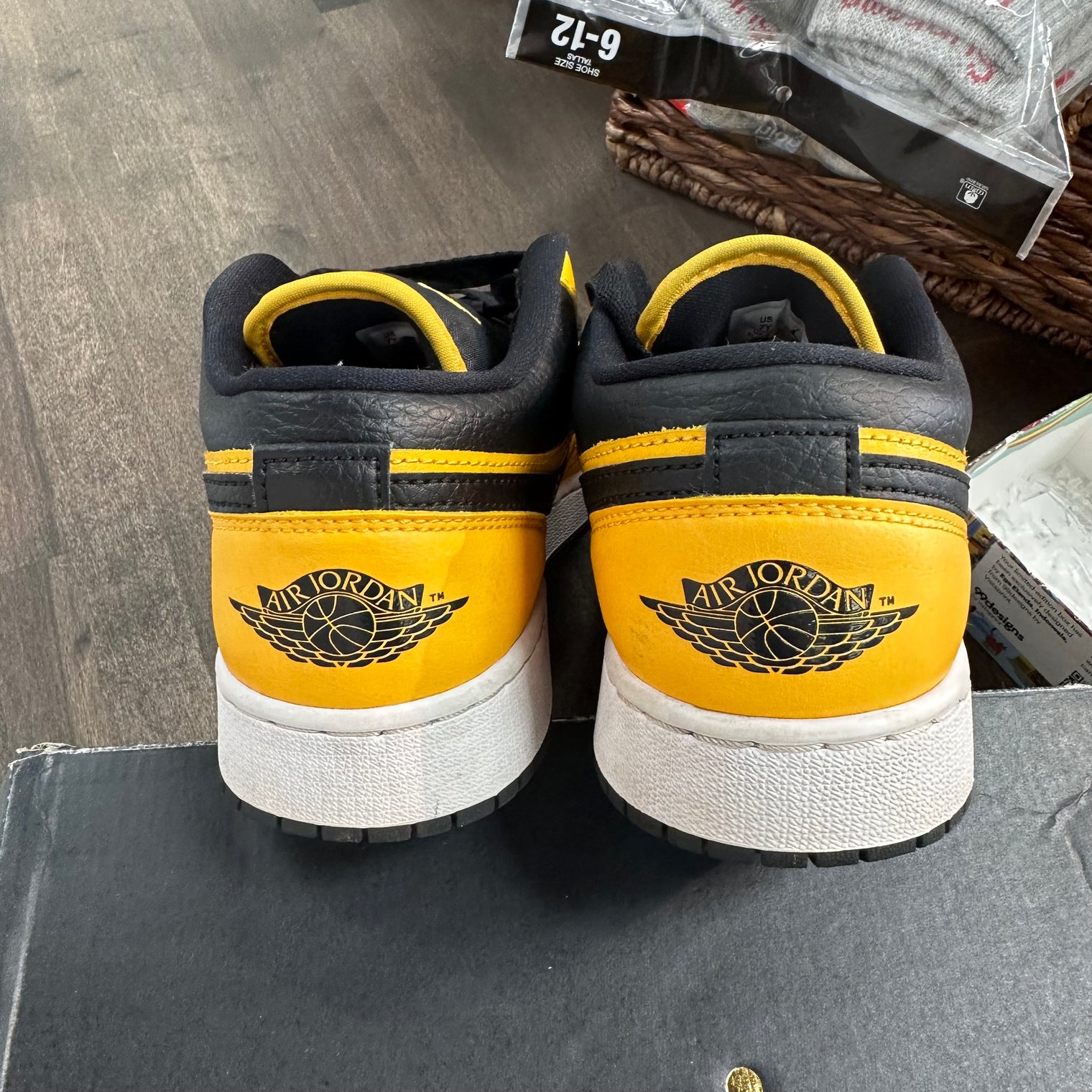 (GS) University Gold Black Jordan 1 Low (USED)
