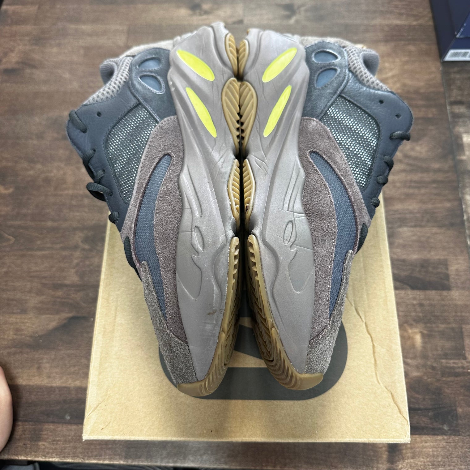 Mauve Yeezy 700 (USED)