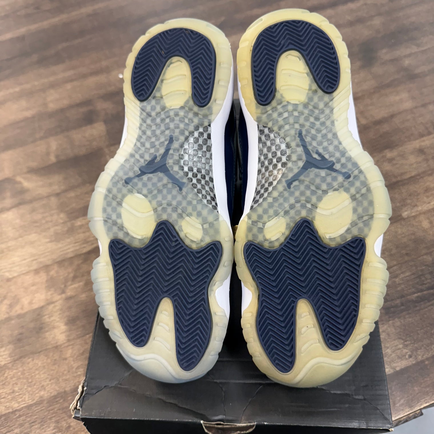 Georgetown Jordan 11 Low (USED,No Box)