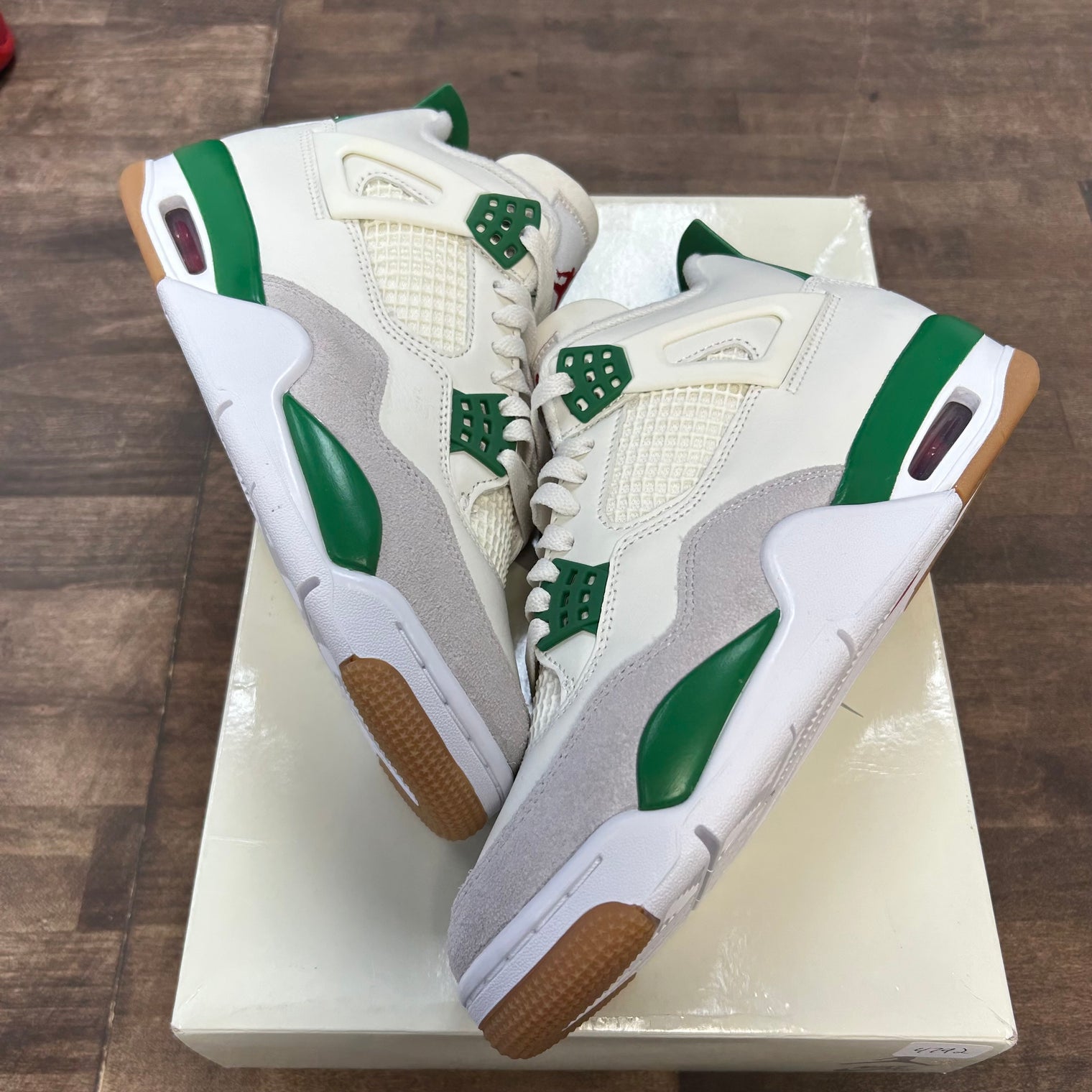 Pine Green SB Jordan 4 (USED)