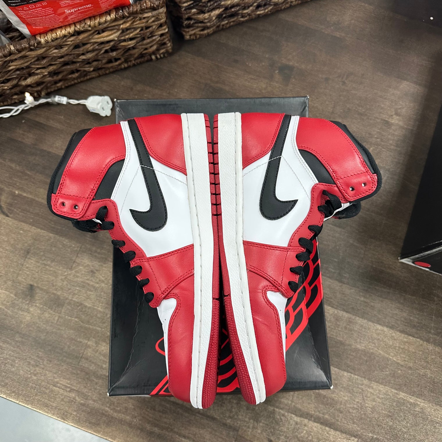 Chicago Jordan 1 Retro (2013) (Lightly Worn)