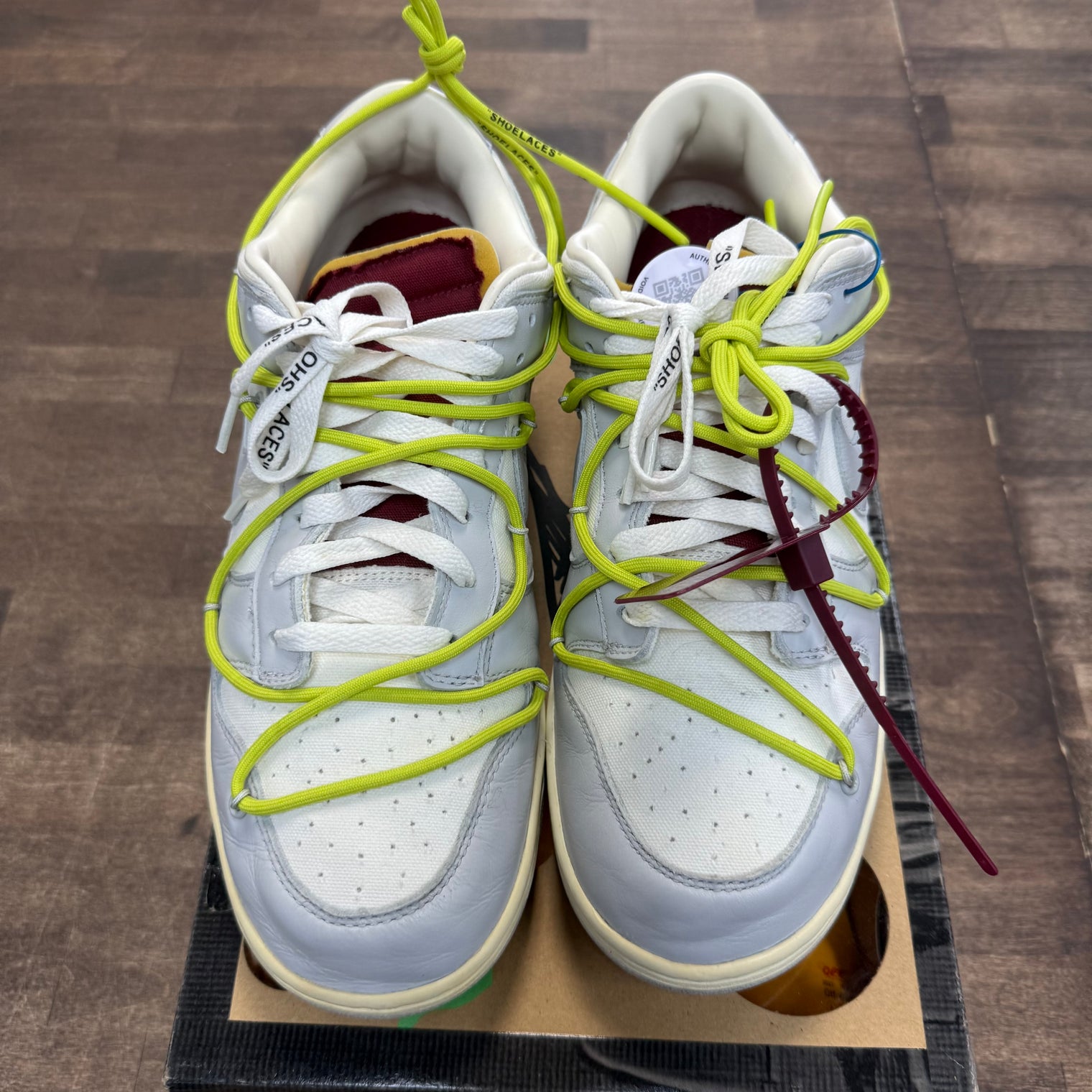 Lot 08 of 50 Off-White Nike Dunk Low (USED)