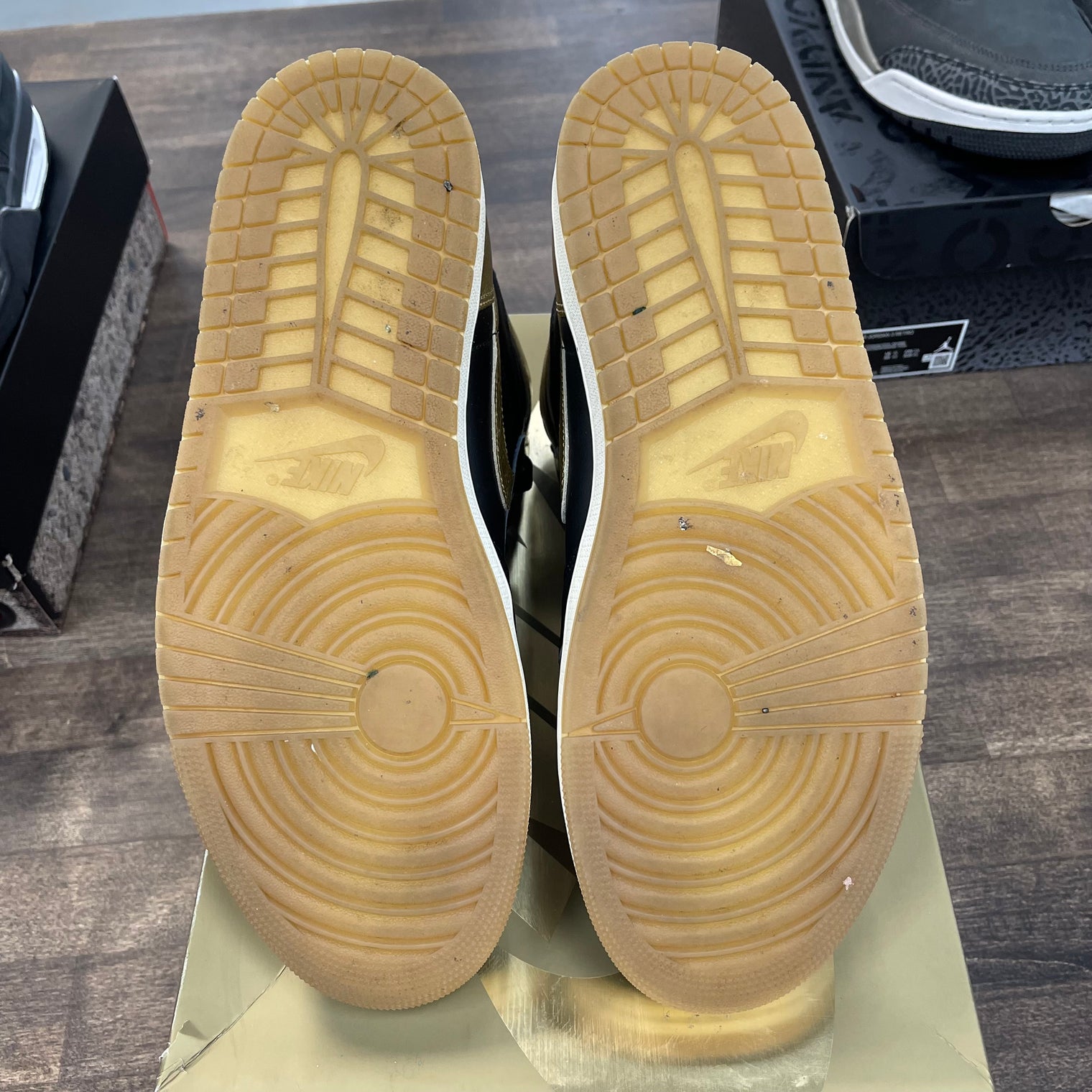 Black Metallic Gold Jordan 1 High (USED)