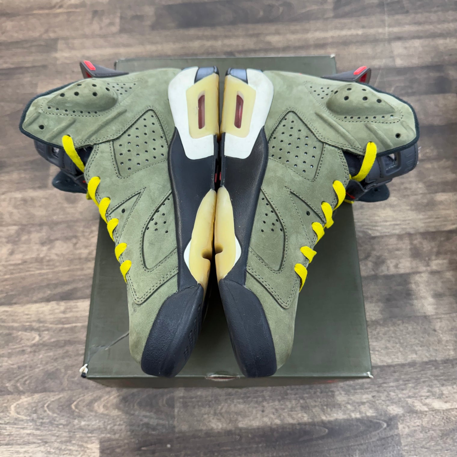 Olive Travis Scott Jordan 6 Retro (USED)