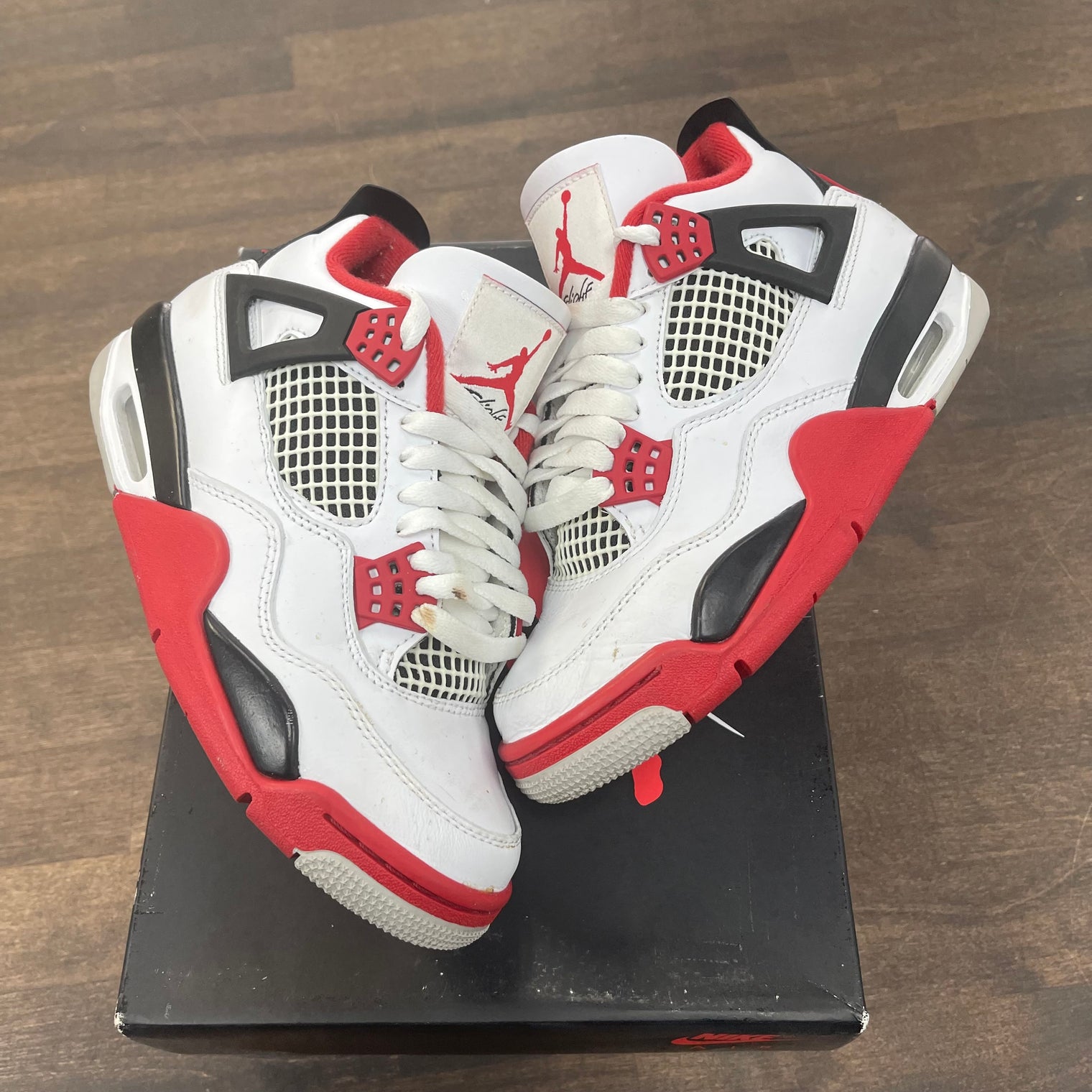 Fire Red Jordan 4 (USED)