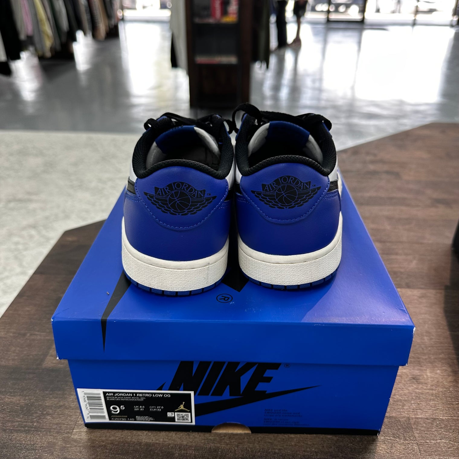 Game Royal Jordan 1 Low OG (USED)