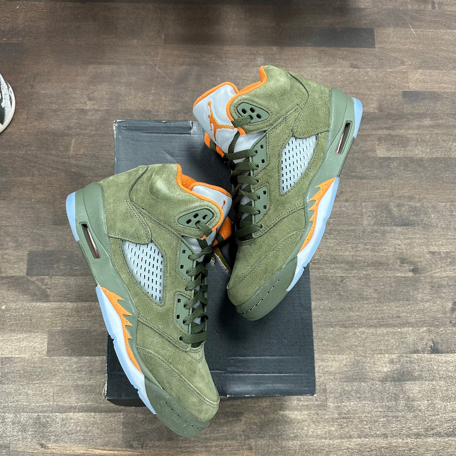Jordan 5 Retro Olive (2024) (US 7Y) (USED)