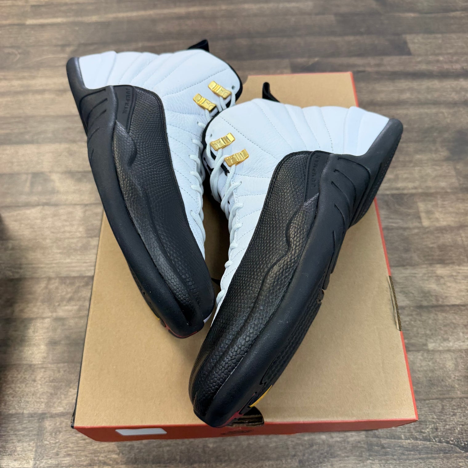 Taxi Jordan 12 Retro (2025) (USED)