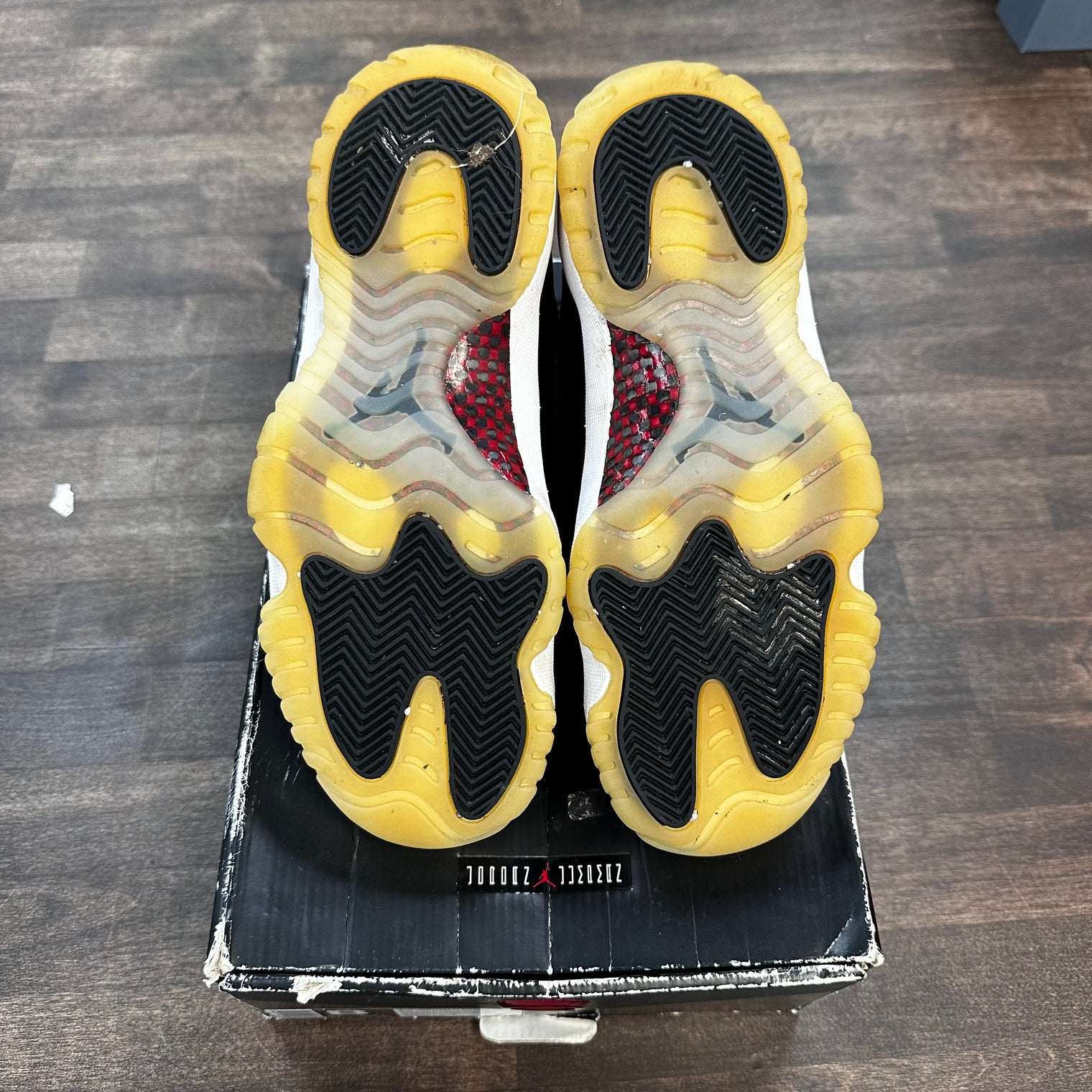 72-10 Jordan 11 High (USED)