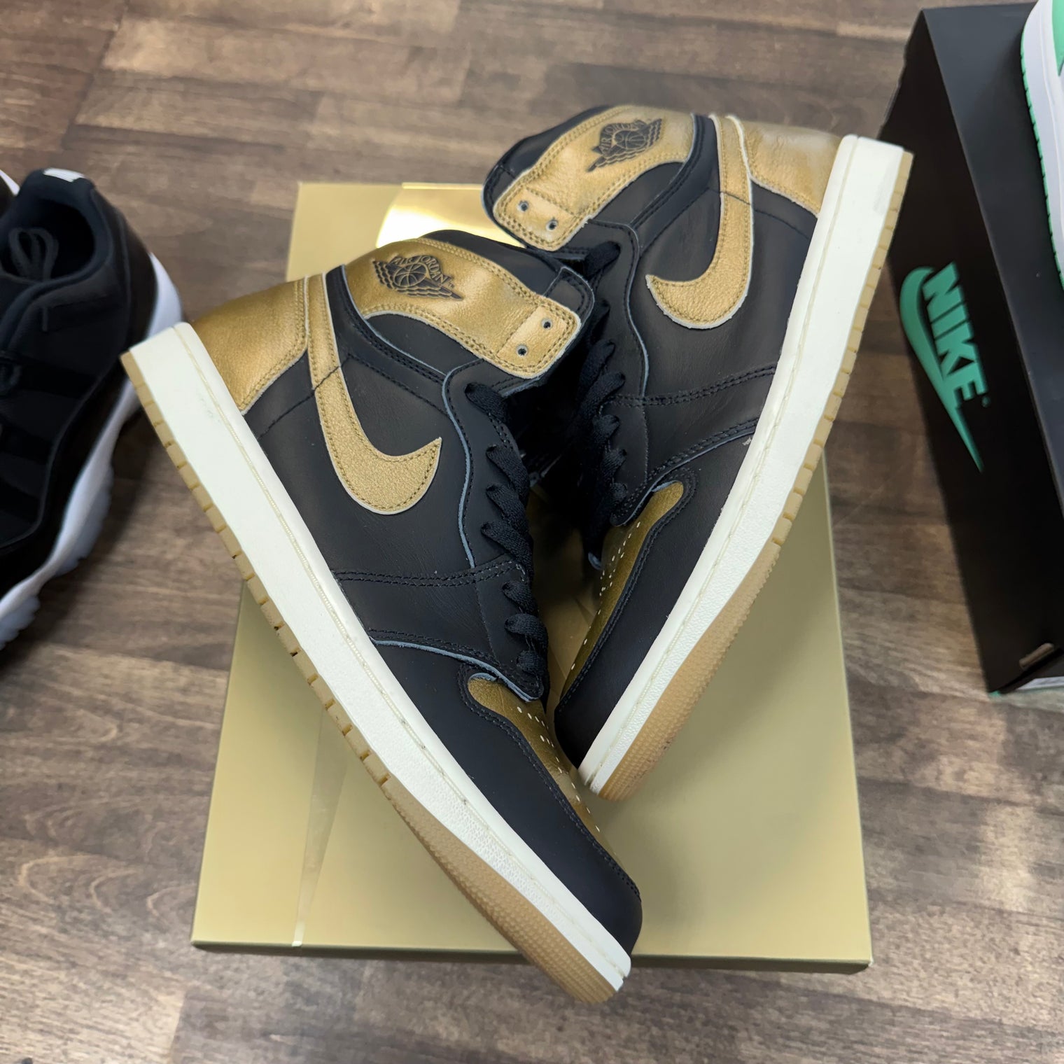 Black Metallic Gold Jordan 1 High (USED)