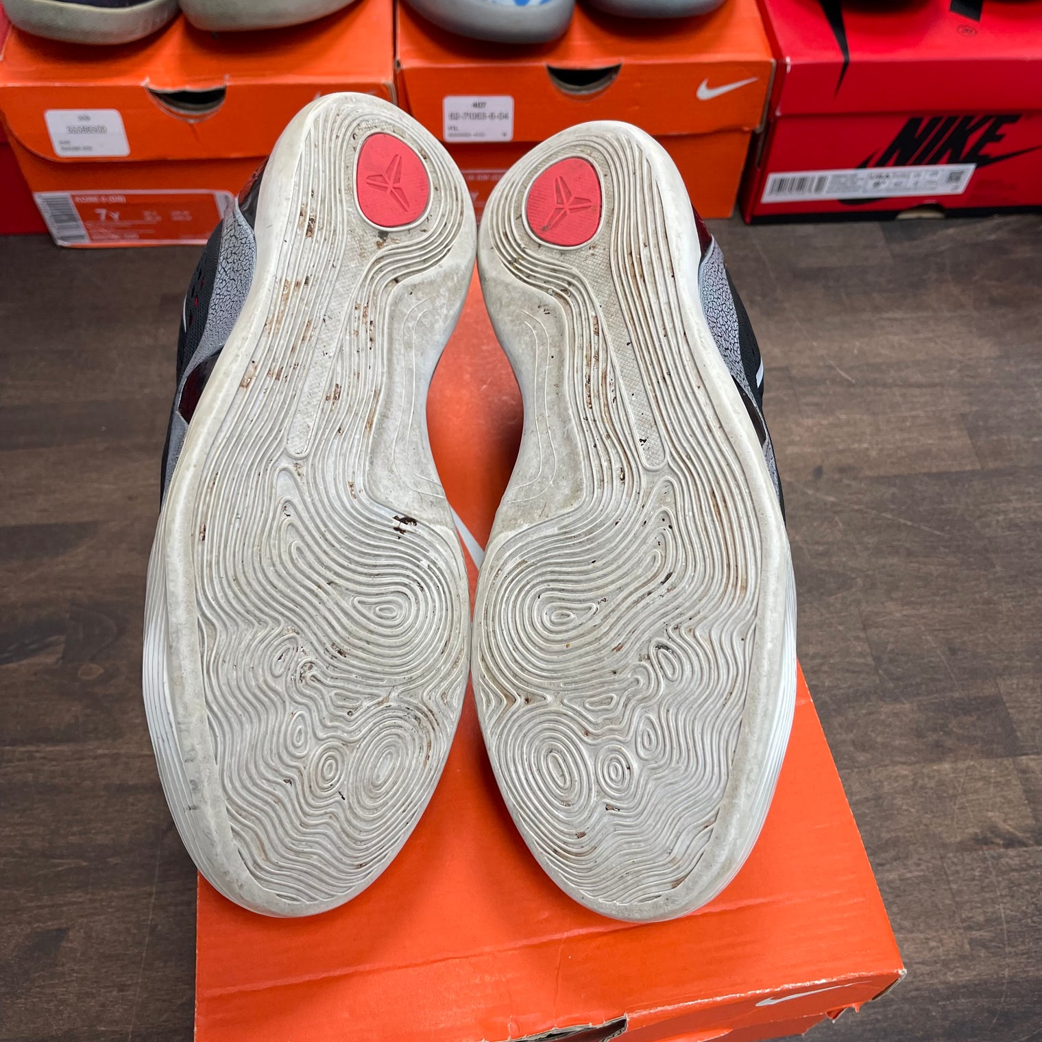 Laser Crimson Kobe 9 EM (GS) (USED)
