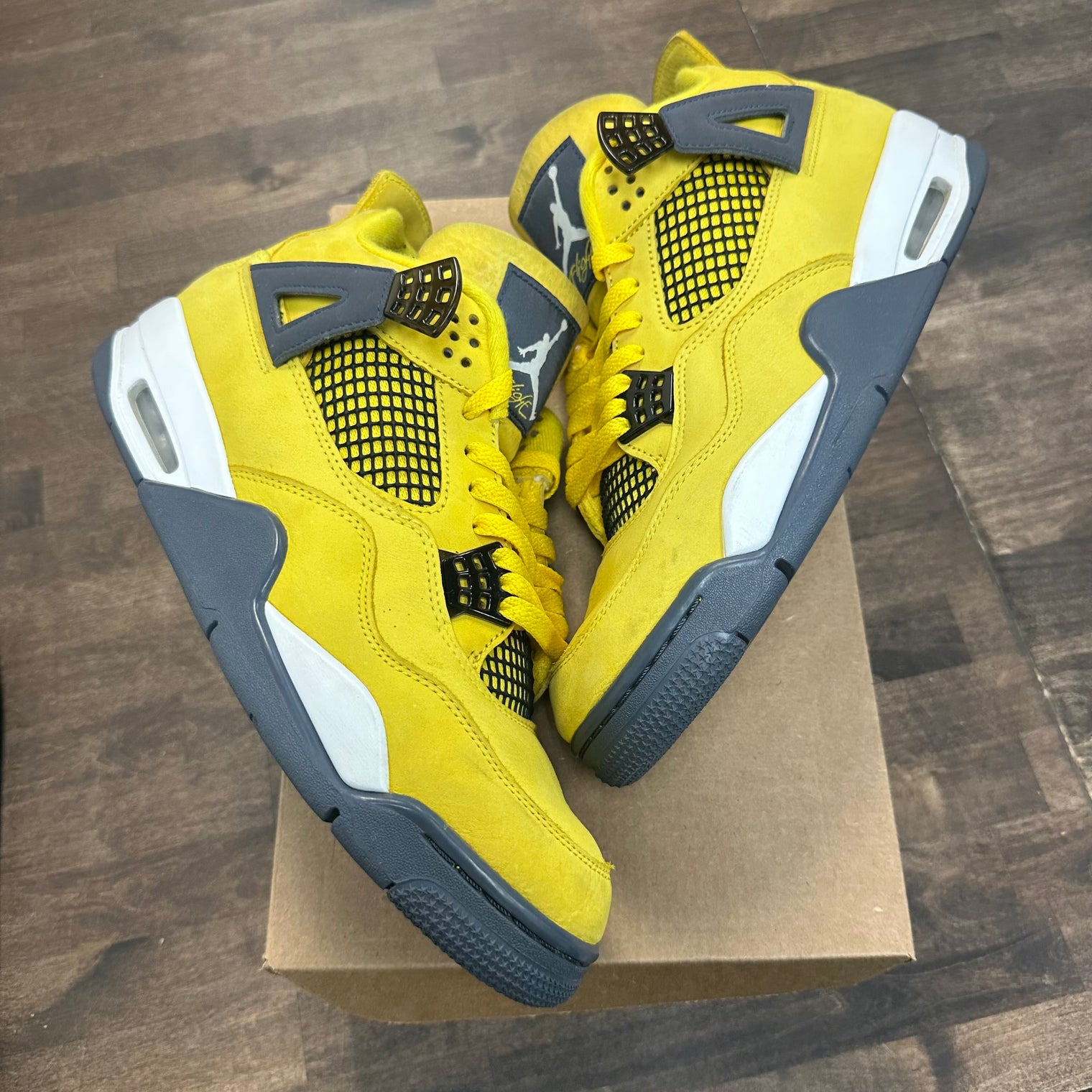 Lightning Jordan 4 (USED, No Box)