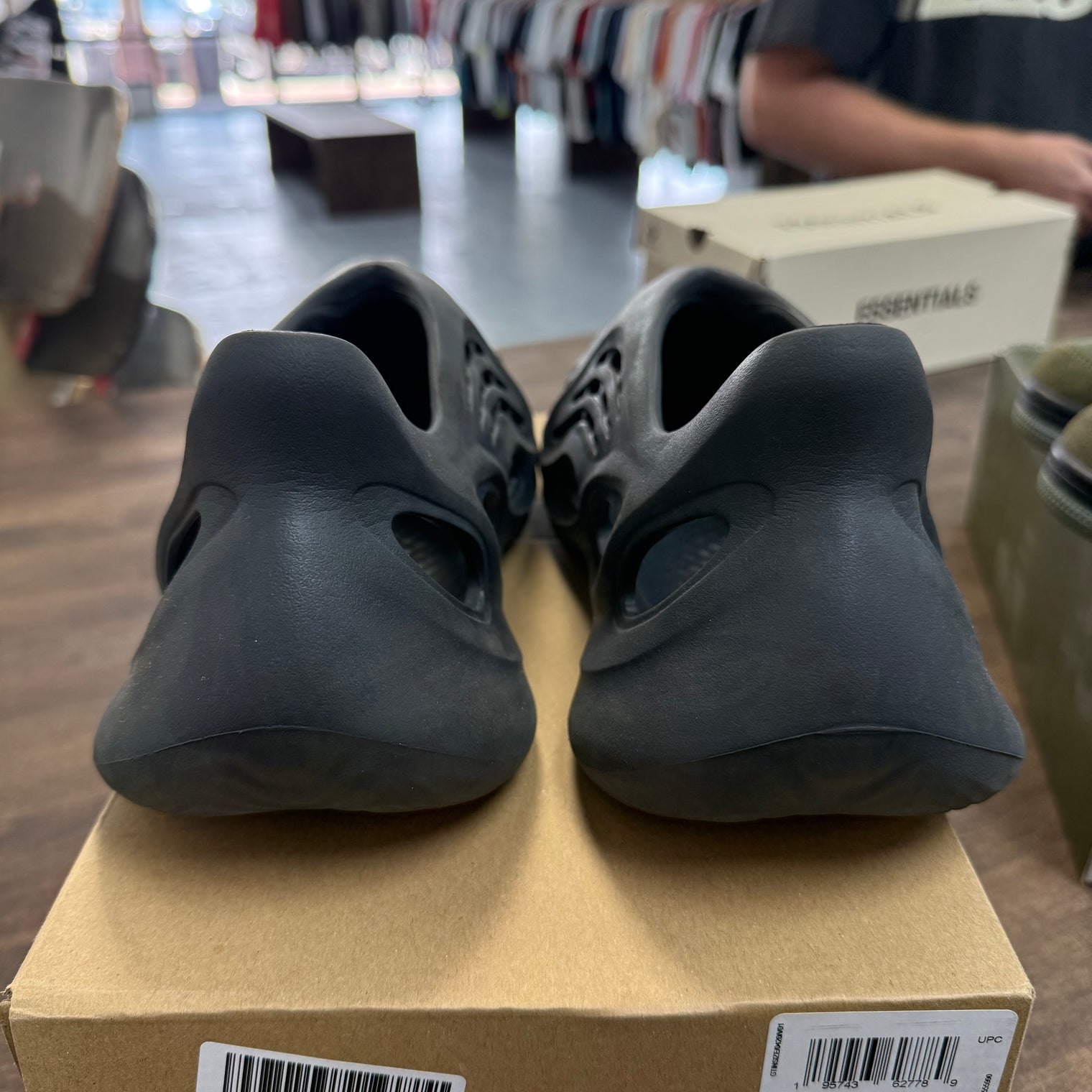 Onyx Yeezy Foam RNNR (USED)