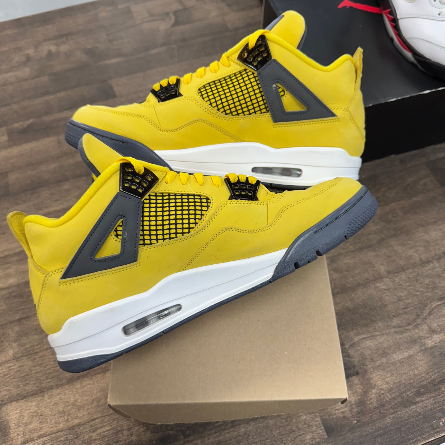 Lightning Jordan 4 Retro (USED, No Box)