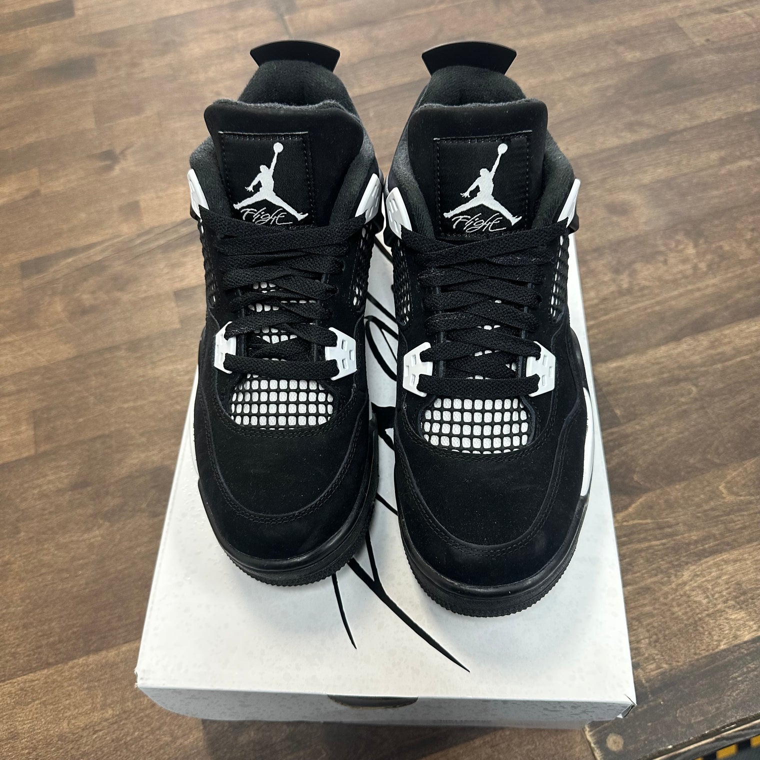(GS) White Thunder Jordan 4 (USED)