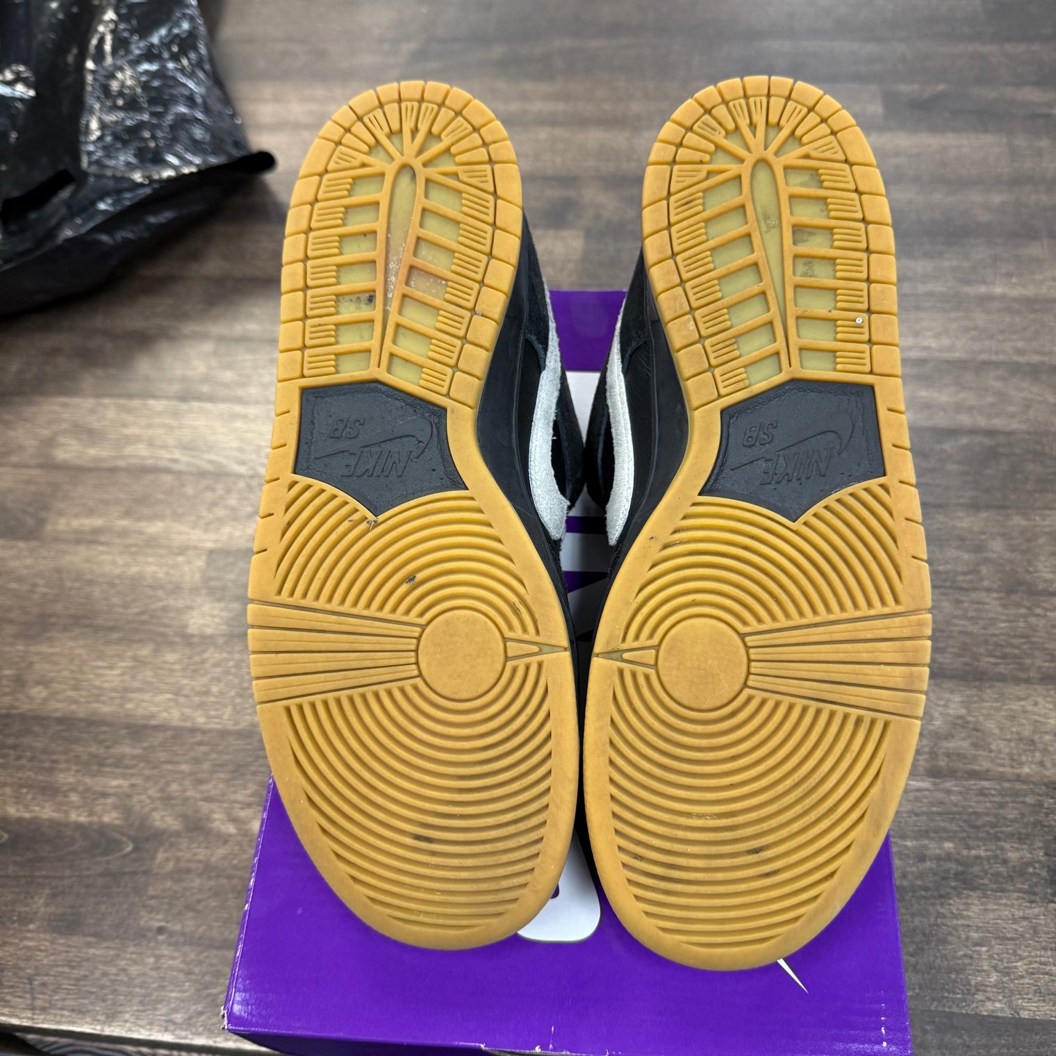 Black Gum Nike SB Dunk Low (USED, replacement box)