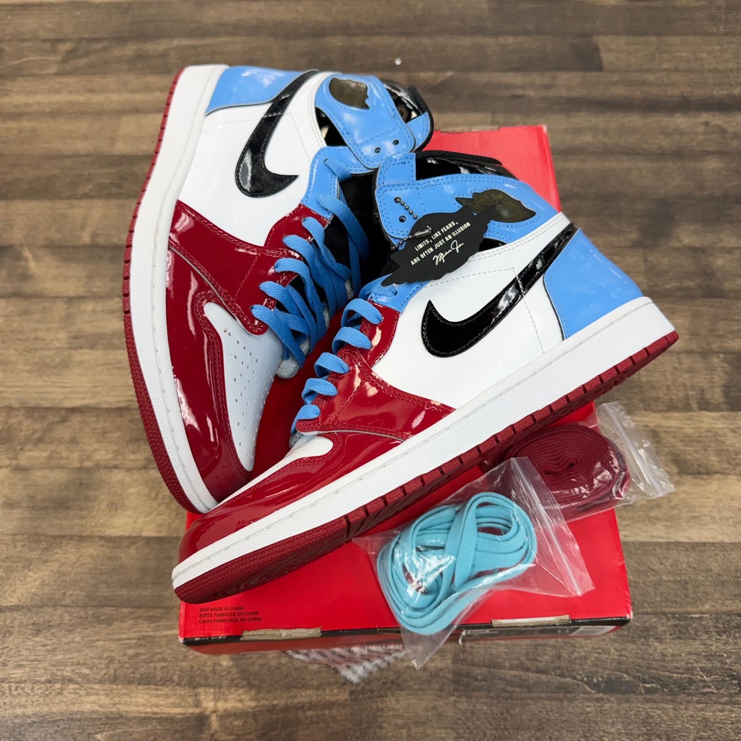 Jordan 1 Retro High Fearless UNC Chicago (US 11) (USED, No Lid)
