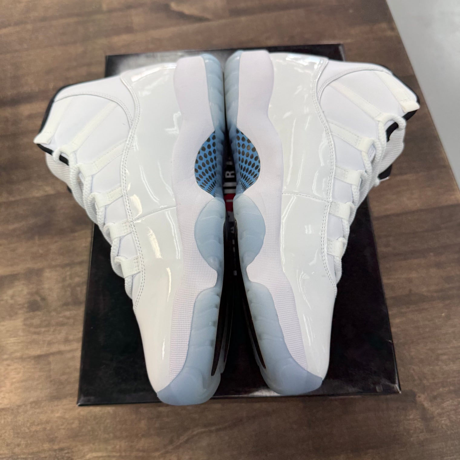Legend Blue Jordan 11 2024 (USED)
