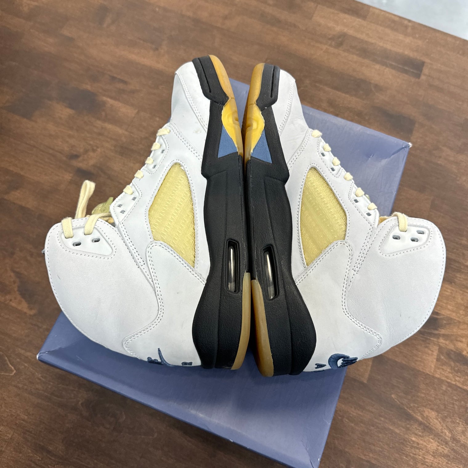 (W) Nike Jordan 5 A Ma Maniere Dawn (USED)