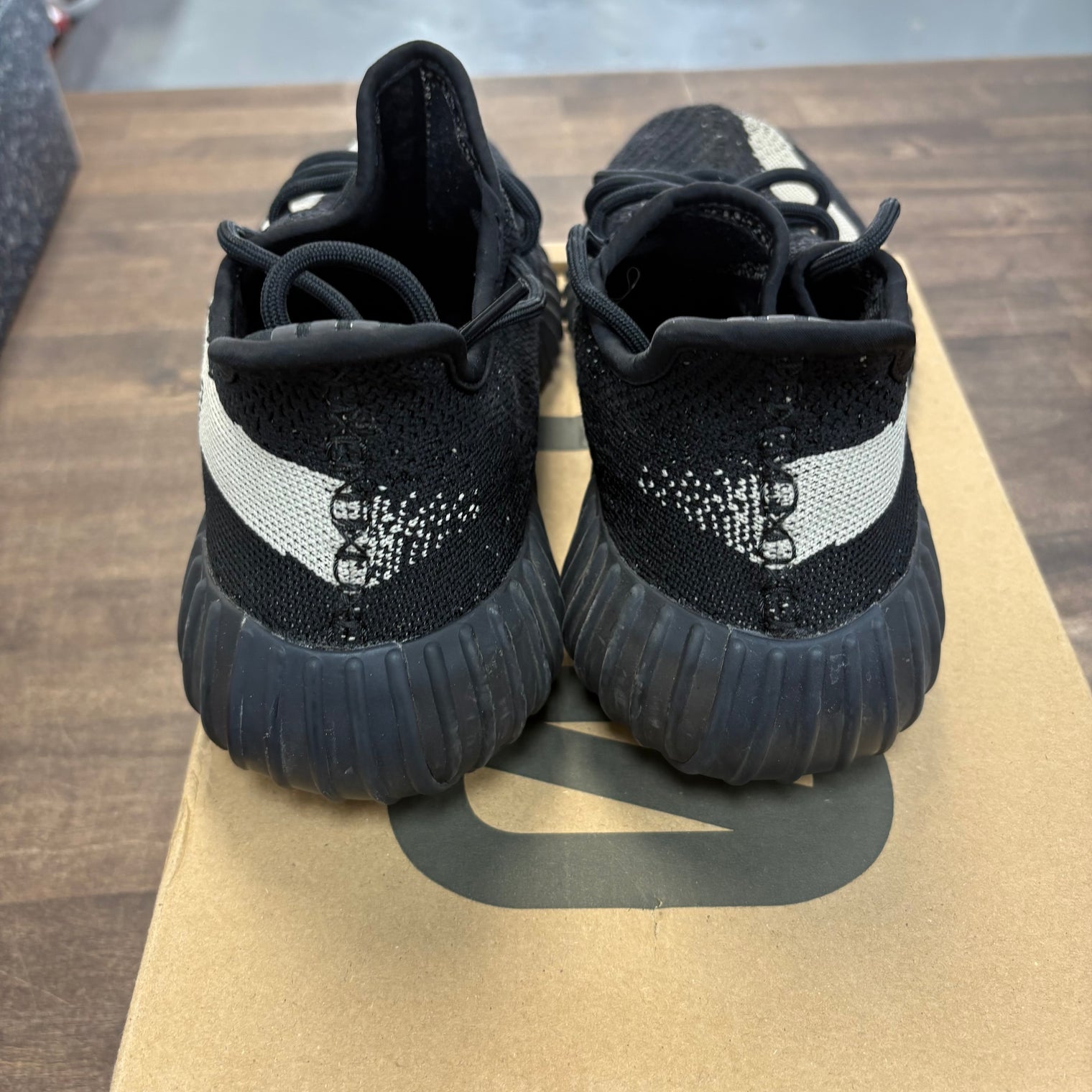 Oreo Yeezy 350 (USED)