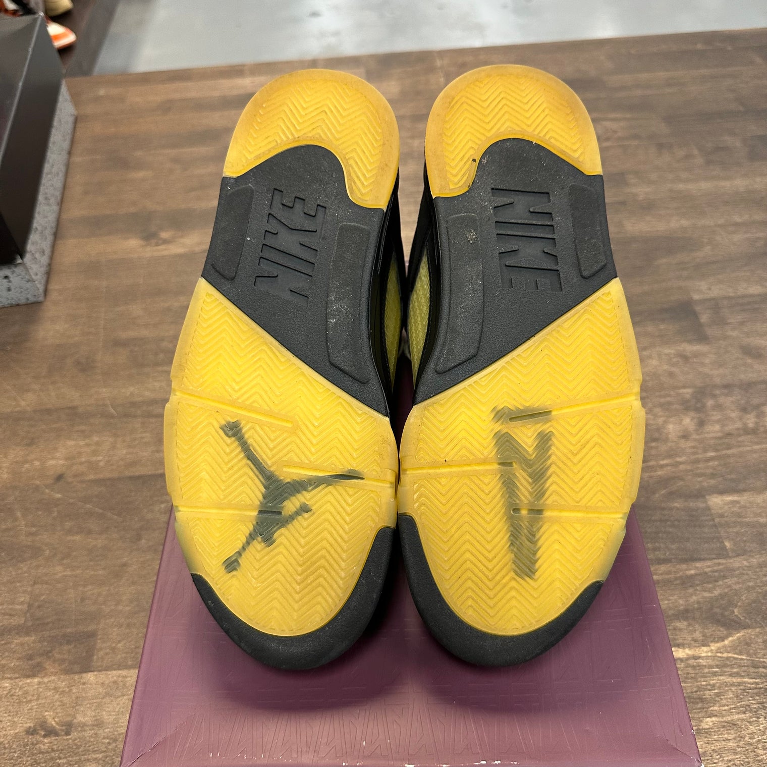 A Ma Maniere Dusk Jordan 5 (USED)