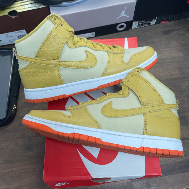 Wheat Gold Safety Orange Dunk High (USED)