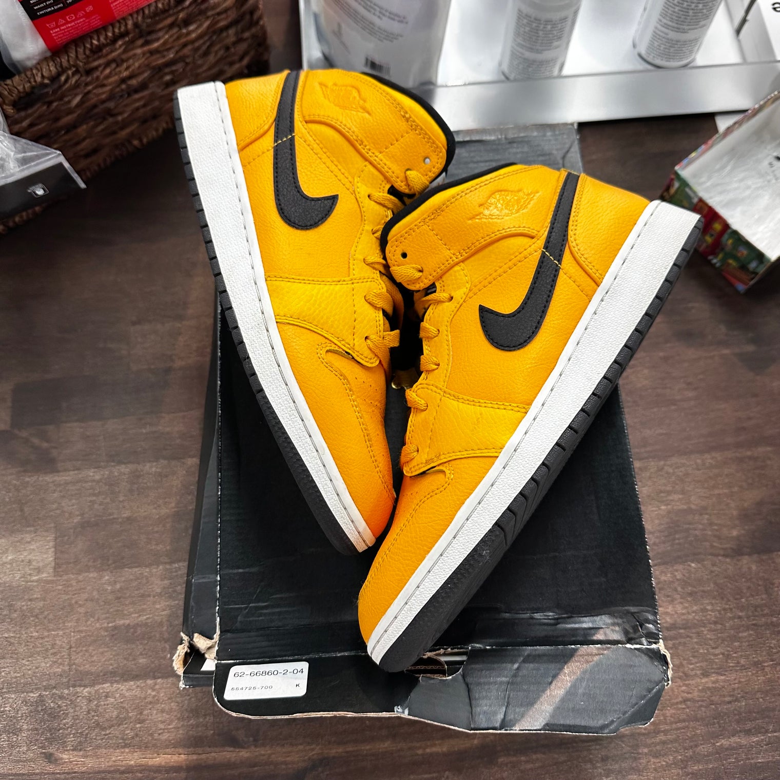(GS) University Gold Black Jordan 1 Mid  (USED)