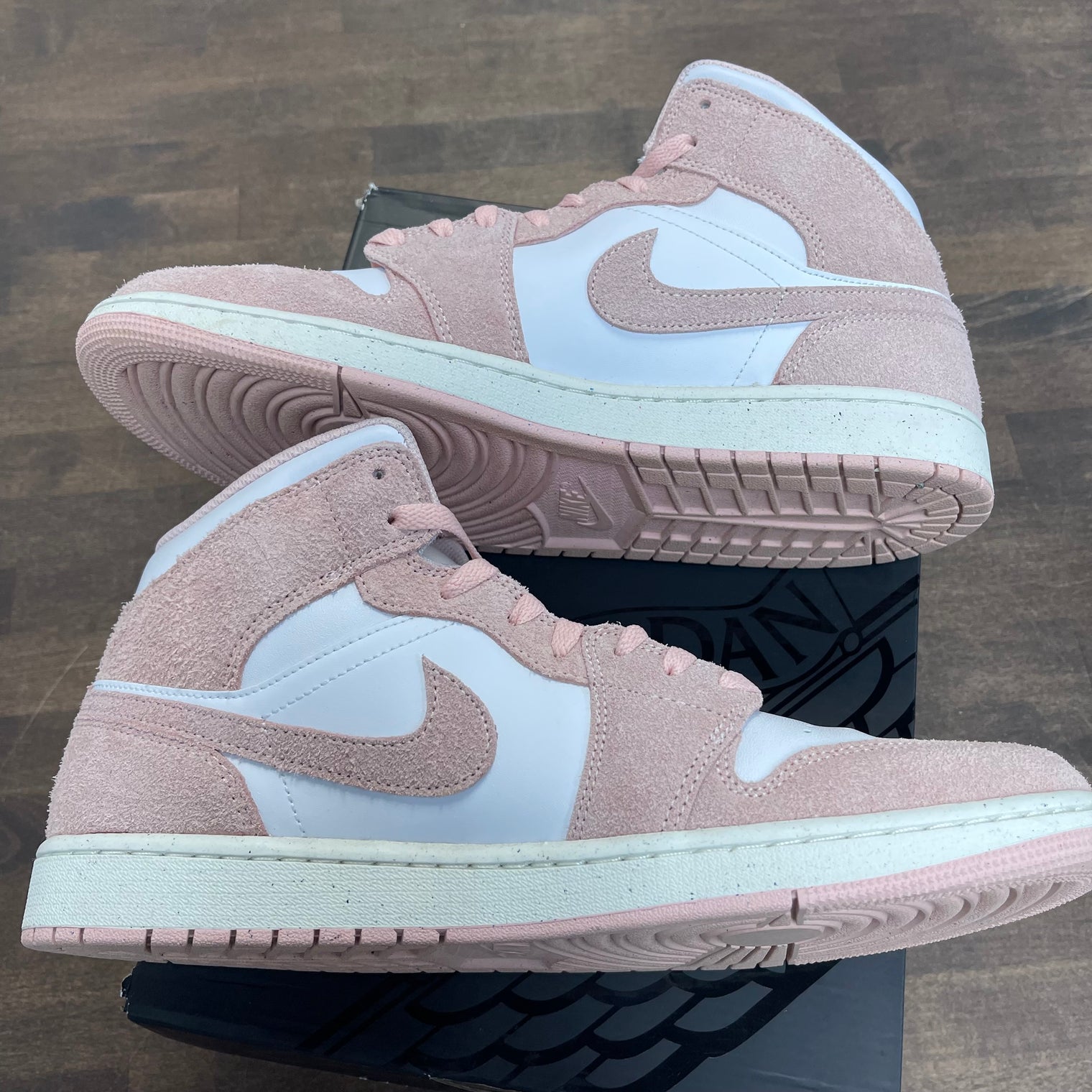Legend Pink Jordan 1 Mid SE (USED)