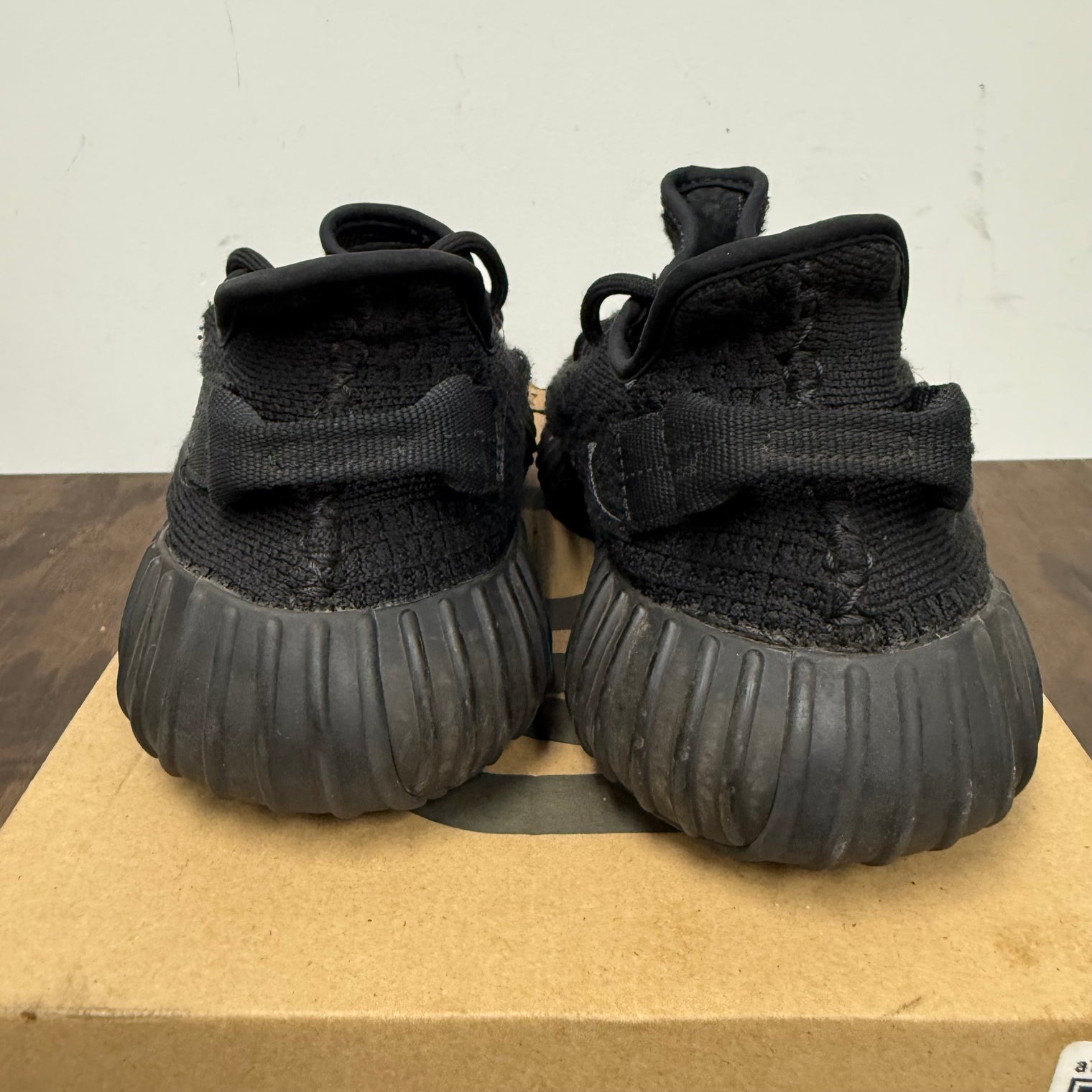 Onyx Yeezy 350 (USED)