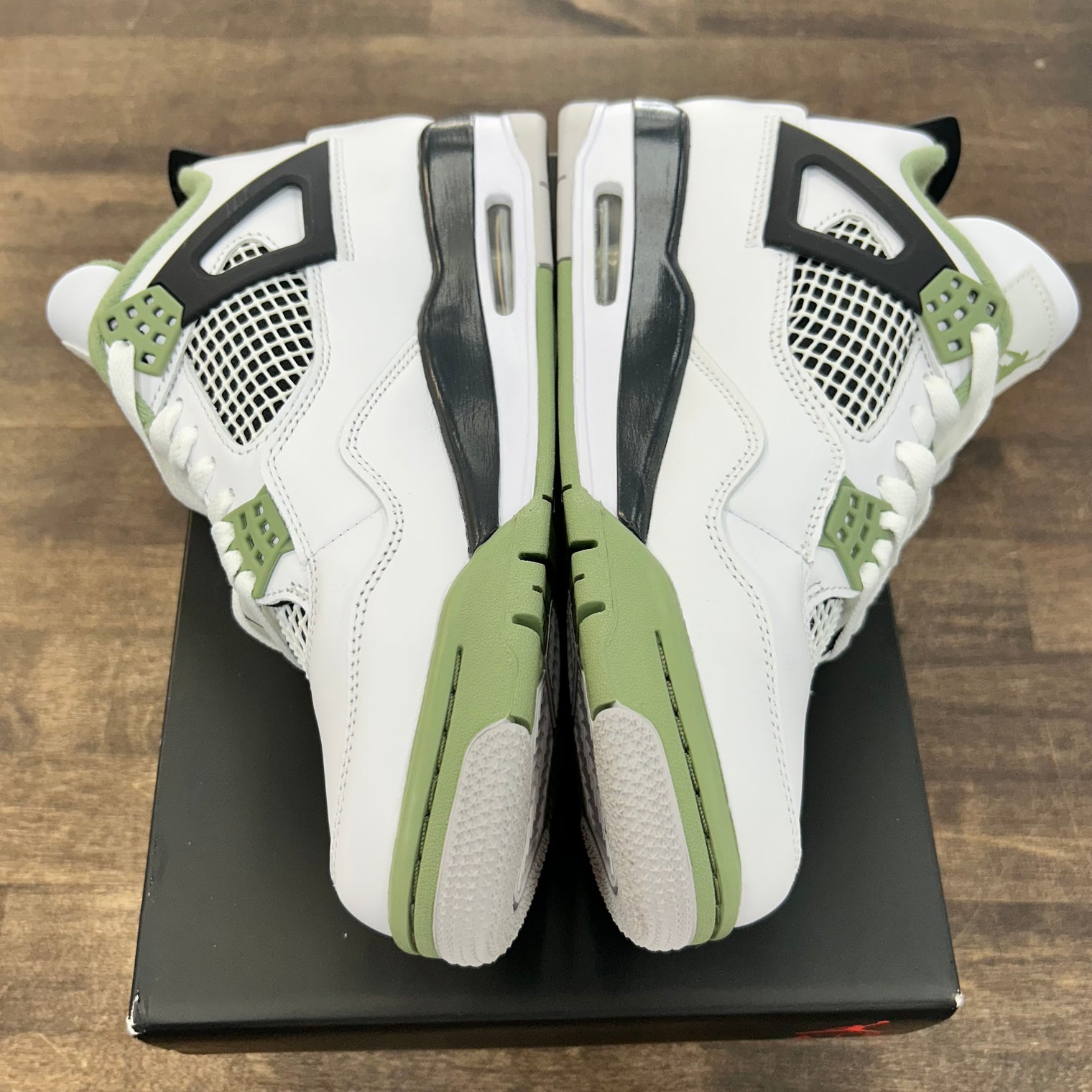 Seafoam Jordan 4 (W) (USED)