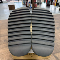 Onyx Yeezy Slide (USED, Shrunken)