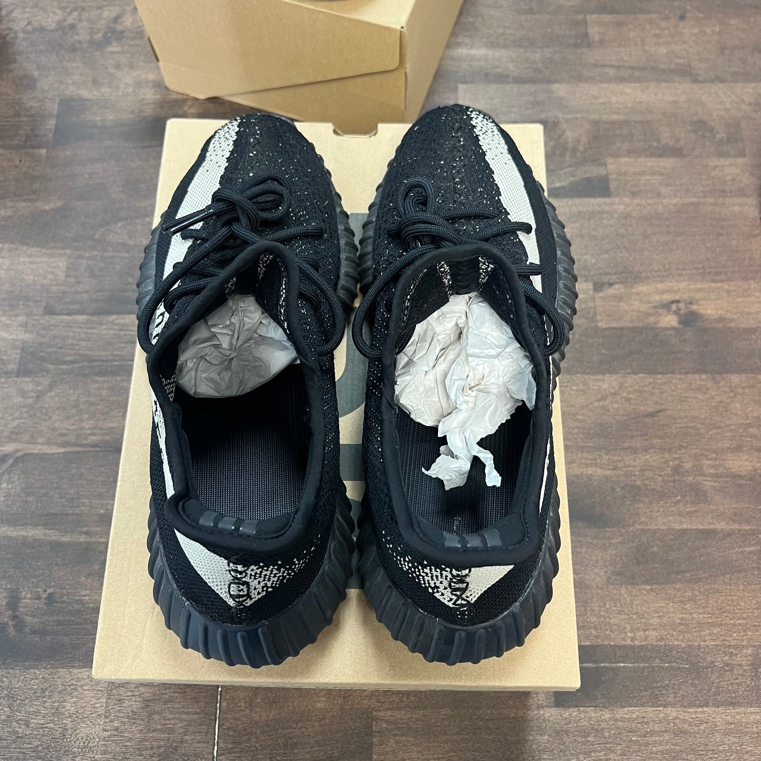 Oreo Yeezy 350 (USED)